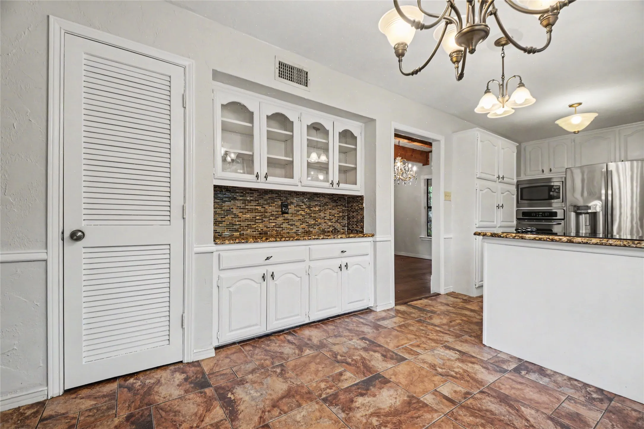 Single Family Residence For Sale in Hunt County , 5753 Fm 36 S, Quinlan, Texas 75474, 3 Bedroom, 3 Bathroom, 3 Garage spaces, 2,765 Sqft, built in 1989, mls#21270410, Real Estate Agent in Quinlan, Homes For Sale in Hunt county, Homes For Sale in Quinlan, Realtor in Quinlan Texas, Real Estate Brokerage Independent Realty Texas, Luminita Cordes Realtor