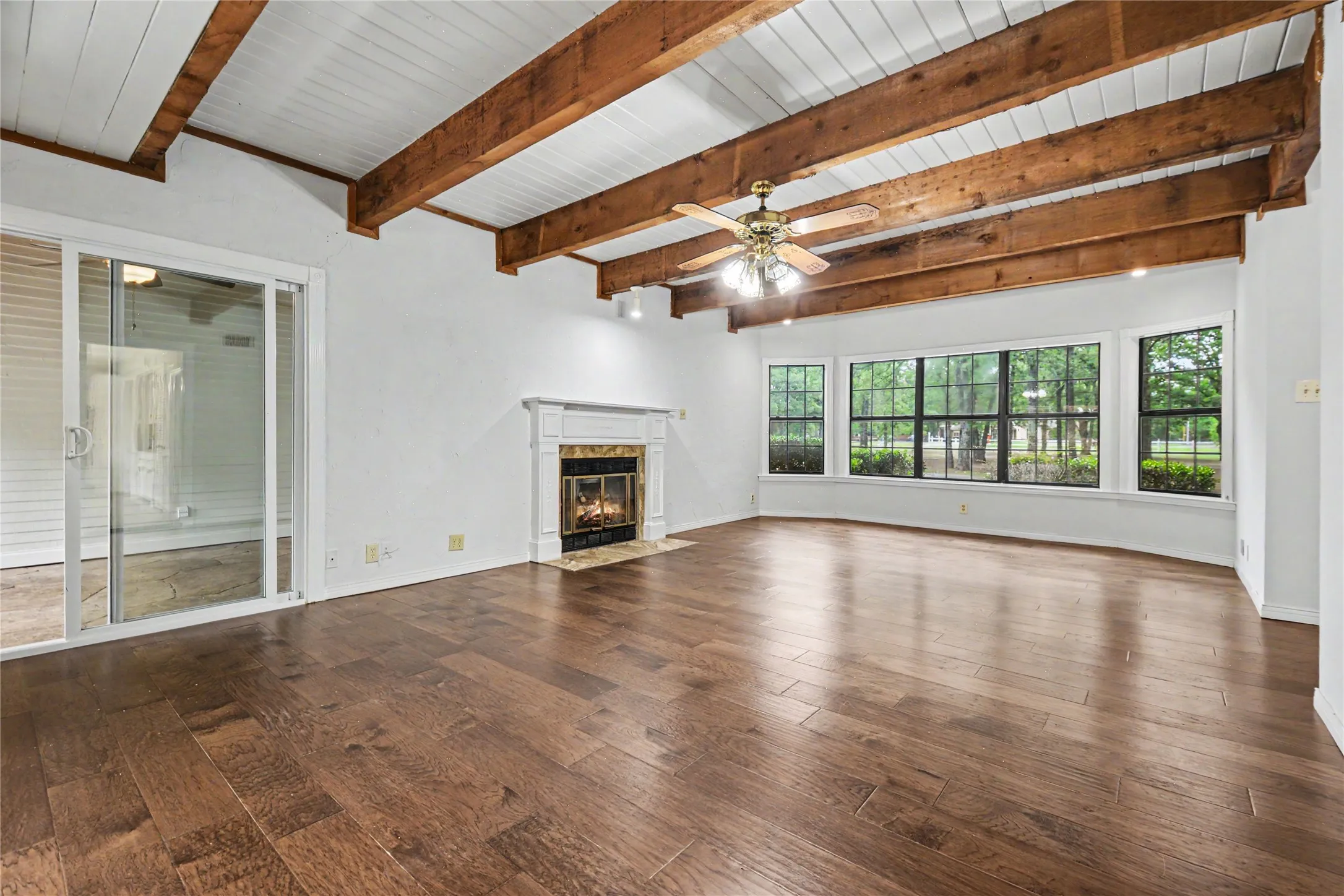 Single Family Residence For Sale in Hunt County , 5753 Fm 36 S, Quinlan, Texas 75474, 3 Bedroom, 3 Bathroom, 3 Garage spaces, 2,765 Sqft, built in 1989, mls#21270410, Real Estate Agent in Quinlan, Homes For Sale in Hunt county, Homes For Sale in Quinlan, Realtor in Quinlan Texas, Real Estate Brokerage Independent Realty Texas, Luminita Cordes Realtor