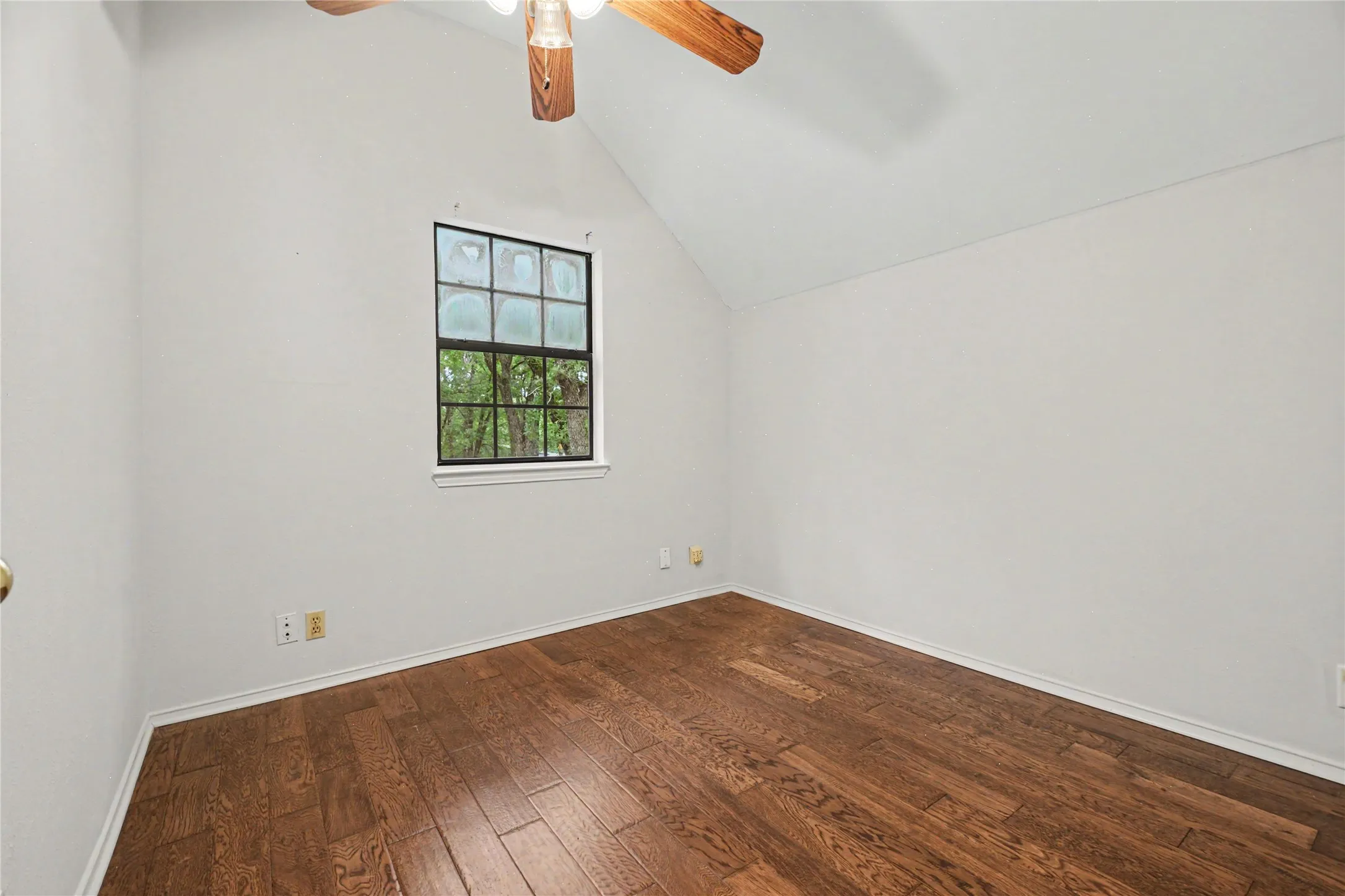 Single Family Residence For Sale in Hunt County , 5753 Fm 36 S, Quinlan, Texas 75474, 3 Bedroom, 3 Bathroom, 3 Garage spaces, 2,765 Sqft, built in 1989, mls#21270410, Real Estate Agent in Quinlan, Homes For Sale in Hunt county, Homes For Sale in Quinlan, Realtor in Quinlan Texas, Real Estate Brokerage Independent Realty Texas, Luminita Cordes Realtor