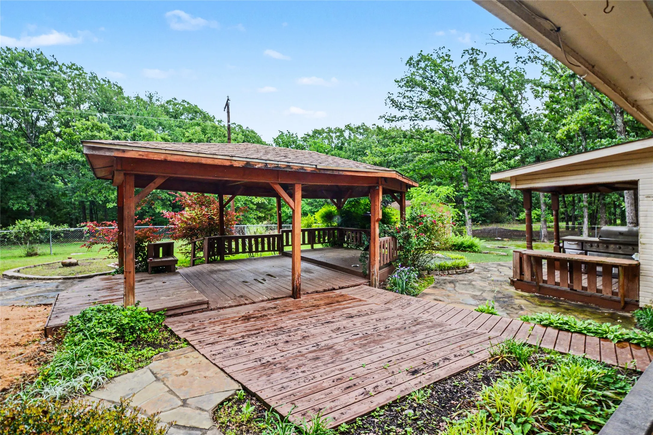 Single Family Residence For Sale in Hunt County , 5753 Fm 36 S, Quinlan, Texas 75474, 3 Bedroom, 3 Bathroom, 3 Garage spaces, 2,765 Sqft, built in 1989, mls#21270410, Real Estate Agent in Quinlan, Homes For Sale in Hunt county, Homes For Sale in Quinlan, Realtor in Quinlan Texas, Real Estate Brokerage Independent Realty Texas, Luminita Cordes Realtor