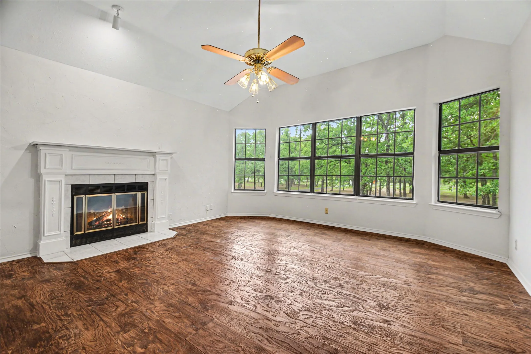 Single Family Residence For Sale in Hunt County , 5753 Fm 36 S, Quinlan, Texas 75474, 3 Bedroom, 3 Bathroom, 3 Garage spaces, 2,765 Sqft, built in 1989, mls#21270410, Real Estate Agent in Quinlan, Homes For Sale in Hunt county, Homes For Sale in Quinlan, Realtor in Quinlan Texas, Real Estate Brokerage Independent Realty Texas, Luminita Cordes Realtor