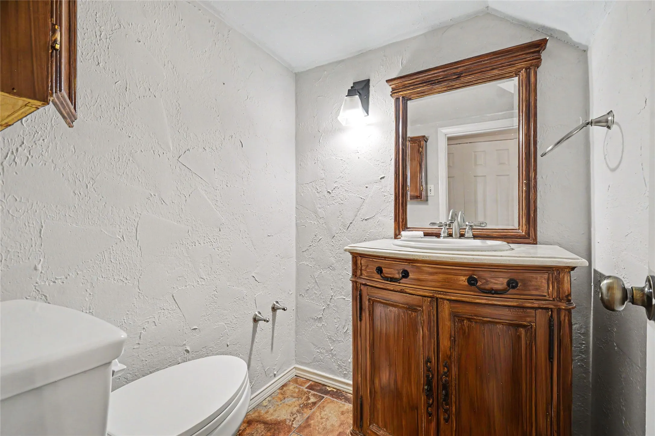 Single Family Residence For Sale in Hunt County , 5753 Fm 36 S, Quinlan, Texas 75474, 3 Bedroom, 3 Bathroom, 3 Garage spaces, 2,765 Sqft, built in 1989, mls#21270410, Real Estate Agent in Quinlan, Homes For Sale in Hunt county, Homes For Sale in Quinlan, Realtor in Quinlan Texas, Real Estate Brokerage Independent Realty Texas, Luminita Cordes Realtor