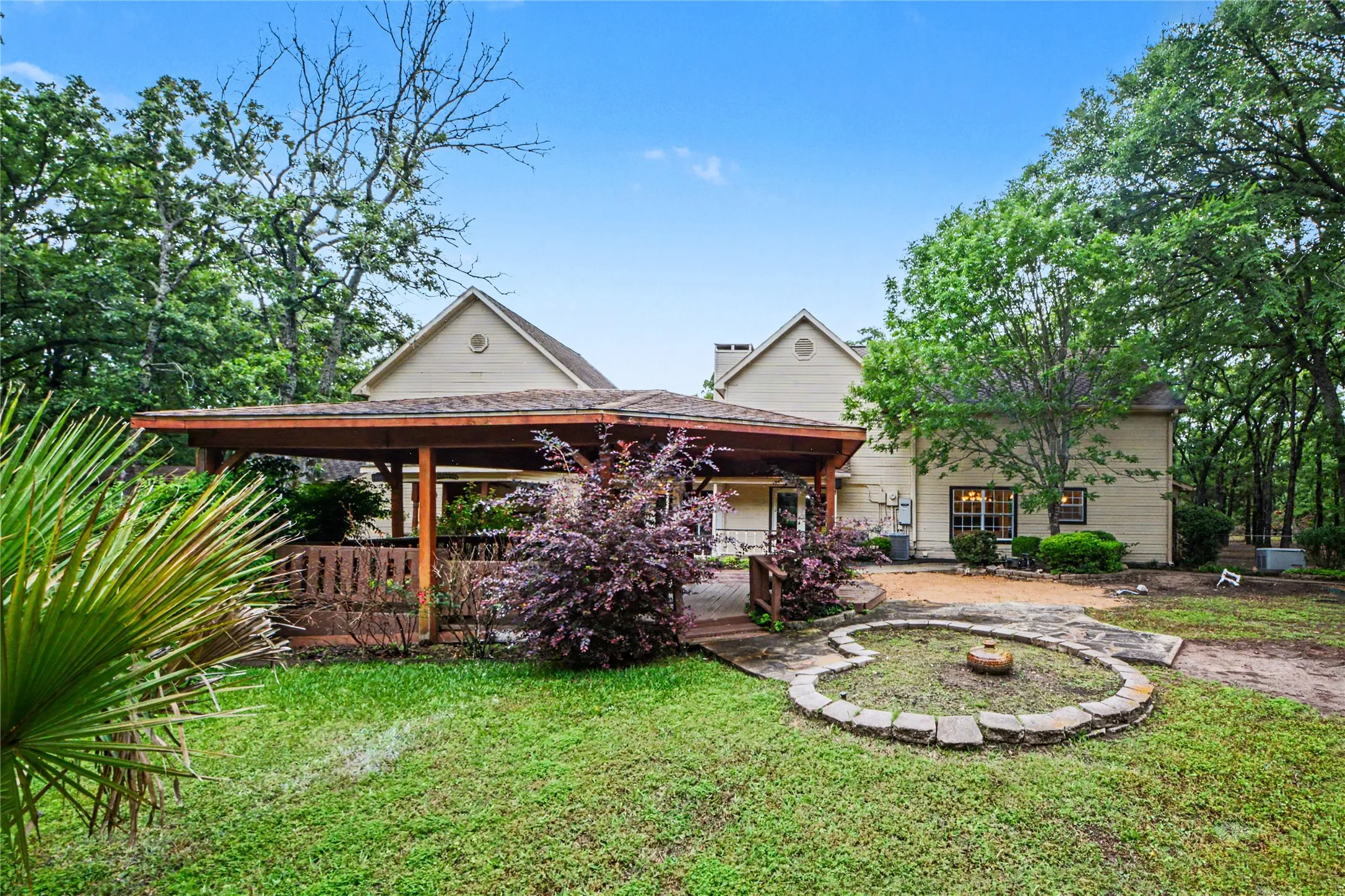 Single Family Residence For Sale in Hunt County , 5753 Fm 36 S, Quinlan, Texas 75474, 3 Bedroom, 3 Bathroom, 3 Garage spaces, 2,765 Sqft, built in 1989, mls#21270410, Real Estate Agent in Quinlan, Homes For Sale in Hunt county, Homes For Sale in Quinlan, Realtor in Quinlan Texas, Real Estate Brokerage Independent Realty Texas, Luminita Cordes Realtor