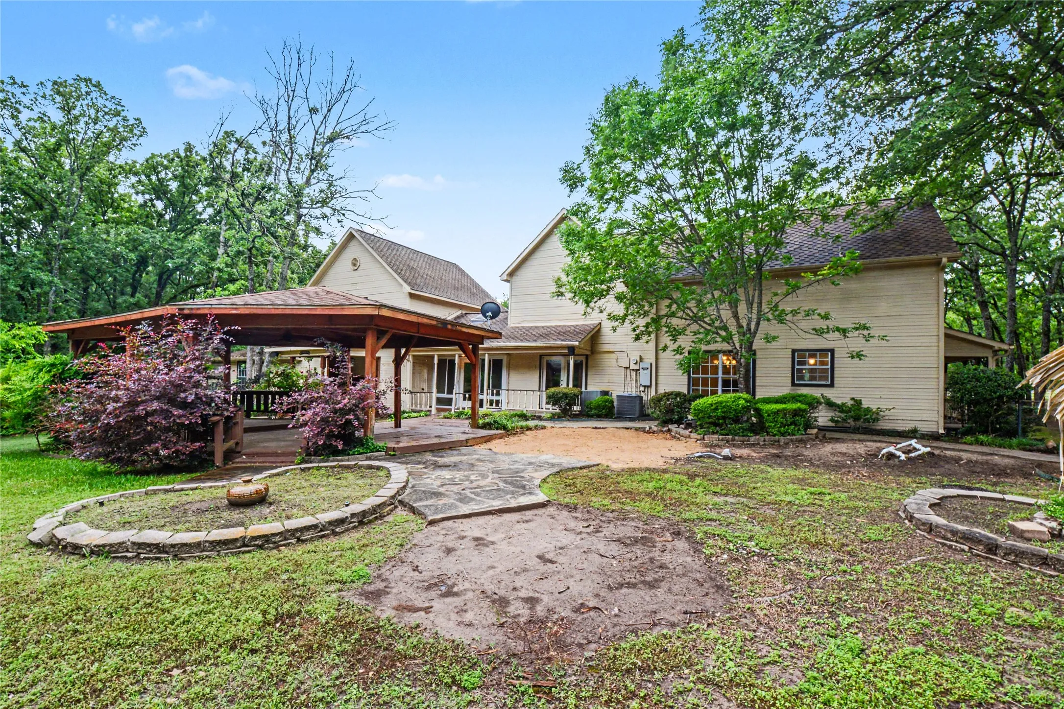 Single Family Residence For Sale in Hunt County , 5753 Fm 36 S, Quinlan, Texas 75474, 3 Bedroom, 3 Bathroom, 3 Garage spaces, 2,765 Sqft, built in 1989, mls#21270410, Real Estate Agent in Quinlan, Homes For Sale in Hunt county, Homes For Sale in Quinlan, Realtor in Quinlan Texas, Real Estate Brokerage Independent Realty Texas, Luminita Cordes Realtor