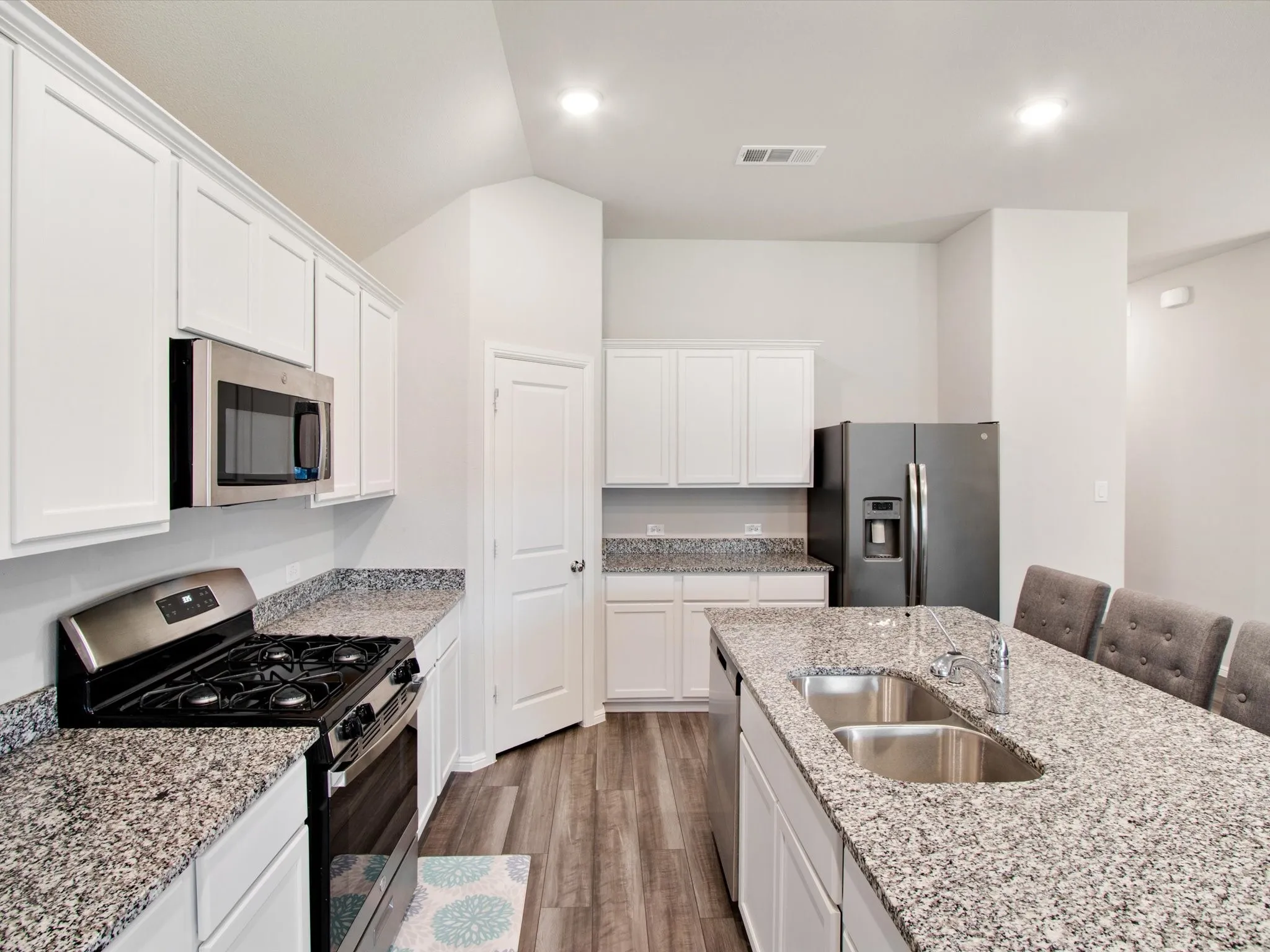 Single Family Residence For Sale in Ellis County , 3541 Redbud Flower Trail, Prairie Ridge, Texas 76084, 3 Bedroom, 2 Bathroom, 3 Garage spaces, 1,890 Sqft, built in 2024, Price $409,900, mls#21270220, Real Estate Agent in Prairie Ridge, Homes For Sale in Ellis county, Homes For Sale in Prairie Ridge, Realtor in Prairie Ridge Texas, Real Estate Brokerage Independent Realty Texas, Luminita Cordes Realtor