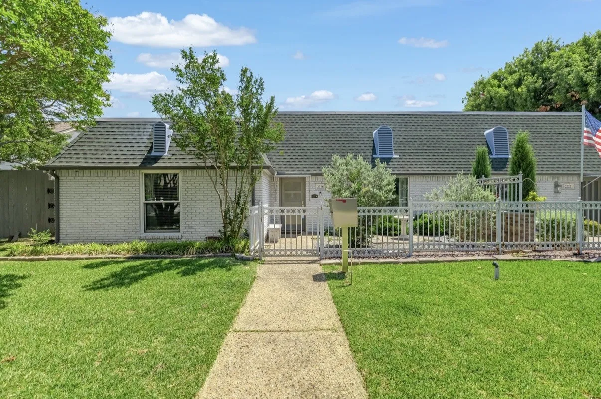 Single Family Residence For Sale in Dallas County , 3778 Weeburn Drive, Dallas, Texas 75229, 3 Bedroom, 3 Bathroom, 2 Garage spaces, 2,496 Sqft, built in 1968, mls#21270434, Real Estate Agent in Dallas, Homes For Sale in Dallas county, Homes For Sale in Dallas, Realtor in Dallas Texas, Real Estate Brokerage Independent Realty Texas, Luminita Cordes Realtor