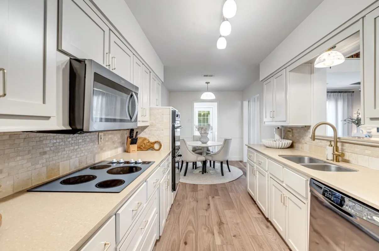 Single Family Residence For Sale in Dallas County , 3778 Weeburn Drive, Dallas, Texas 75229, 3 Bedroom, 3 Bathroom, 2 Garage spaces, 2,496 Sqft, built in 1968, mls#21270434, Real Estate Agent in Dallas, Homes For Sale in Dallas county, Homes For Sale in Dallas, Realtor in Dallas Texas, Real Estate Brokerage Independent Realty Texas, Luminita Cordes Realtor