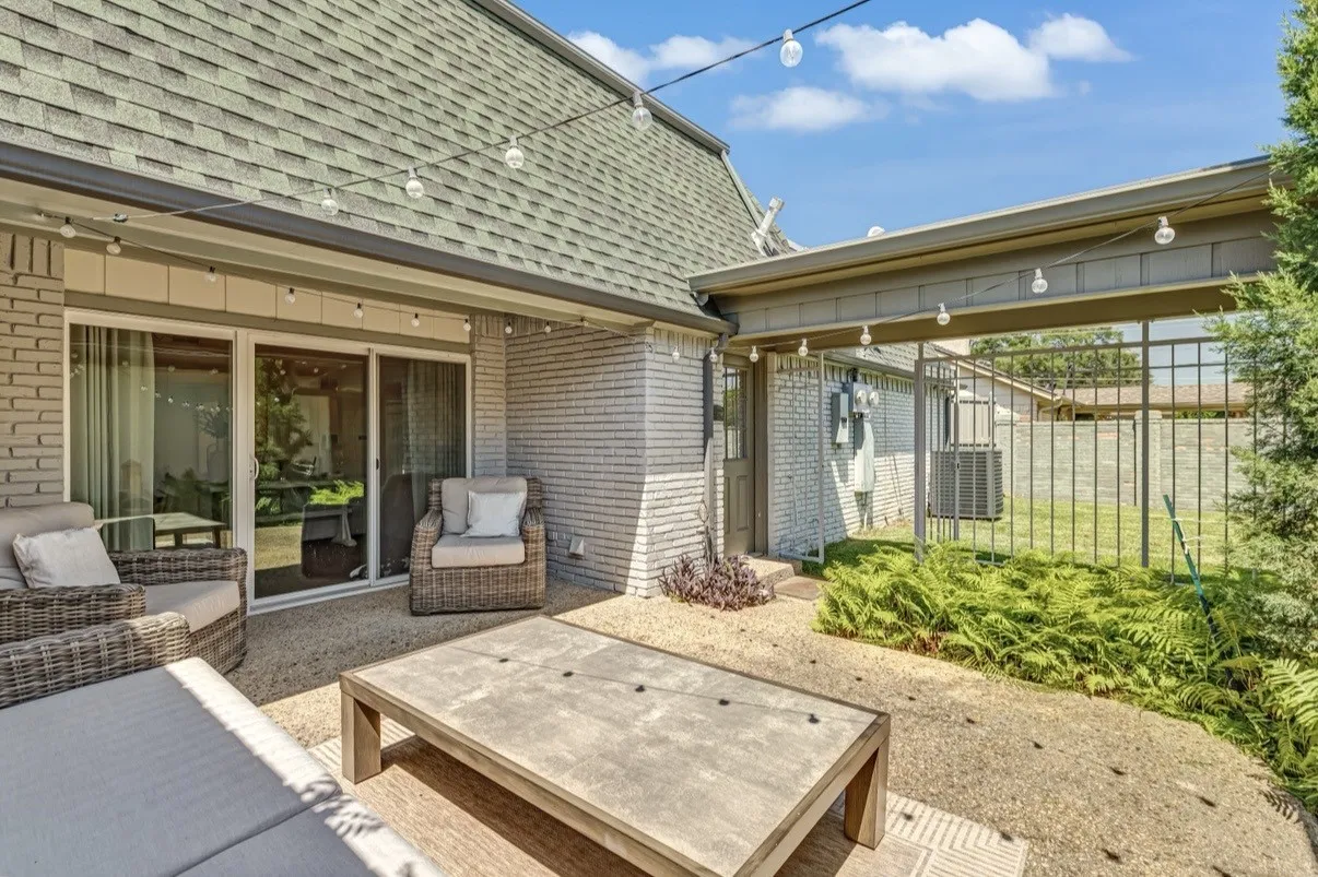 Single Family Residence For Sale in Dallas County , 3778 Weeburn Drive, Dallas, Texas 75229, 3 Bedroom, 3 Bathroom, 2 Garage spaces, 2,496 Sqft, built in 1968, mls#21270434, Real Estate Agent in Dallas, Homes For Sale in Dallas county, Homes For Sale in Dallas, Realtor in Dallas Texas, Real Estate Brokerage Independent Realty Texas, Luminita Cordes Realtor