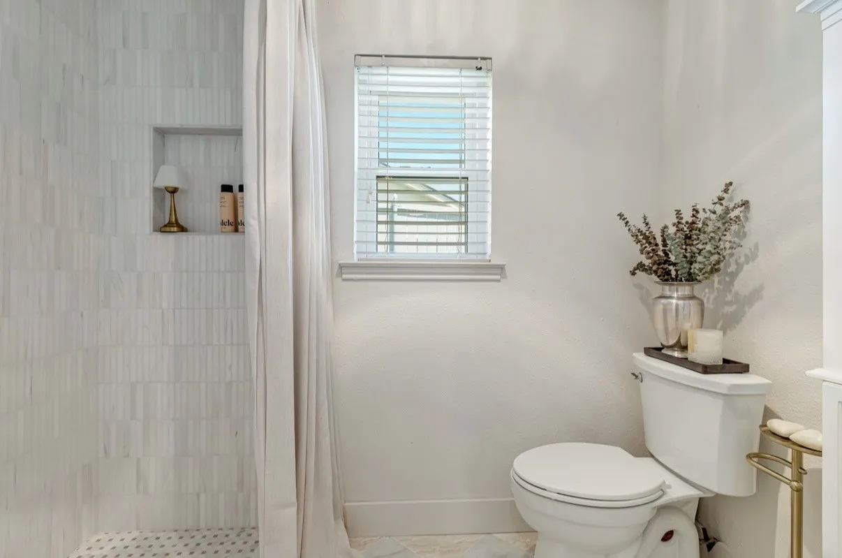 Single Family Residence For Sale in Dallas County , 3778 Weeburn Drive, Dallas, Texas 75229, 3 Bedroom, 3 Bathroom, 2 Garage spaces, 2,496 Sqft, built in 1968, mls#21270434, Real Estate Agent in Dallas, Homes For Sale in Dallas county, Homes For Sale in Dallas, Realtor in Dallas Texas, Real Estate Brokerage Independent Realty Texas, Luminita Cordes Realtor
