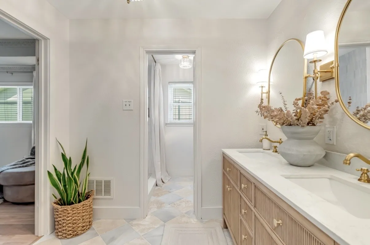 Single Family Residence For Sale in Dallas County , 3778 Weeburn Drive, Dallas, Texas 75229, 3 Bedroom, 3 Bathroom, 2 Garage spaces, 2,496 Sqft, built in 1968, mls#21270434, Real Estate Agent in Dallas, Homes For Sale in Dallas county, Homes For Sale in Dallas, Realtor in Dallas Texas, Real Estate Brokerage Independent Realty Texas, Luminita Cordes Realtor