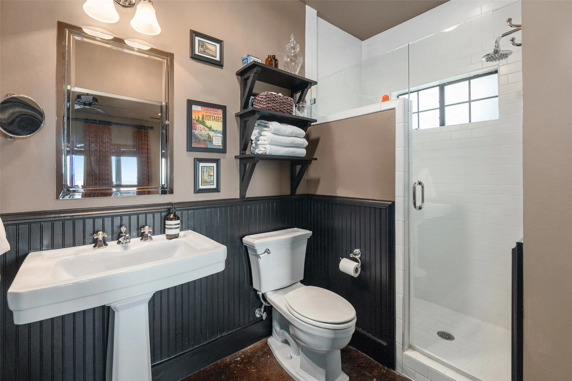 Single Family Residence For Sale in Henderson County , 143 Shoreline Drive, Star Harbor, Texas 75148, 5 Bedroom, 4 Bathroom, Garage spaces, 3,139 Sqft, built in 2008, mls#21270230, Real Estate Agent in Star Harbor, Homes For Sale in Henderson county, Homes For Sale in Star Harbor, Realtor in Star Harbor Texas, Real Estate Brokerage Independent Realty Texas, Luminita Cordes Realtor