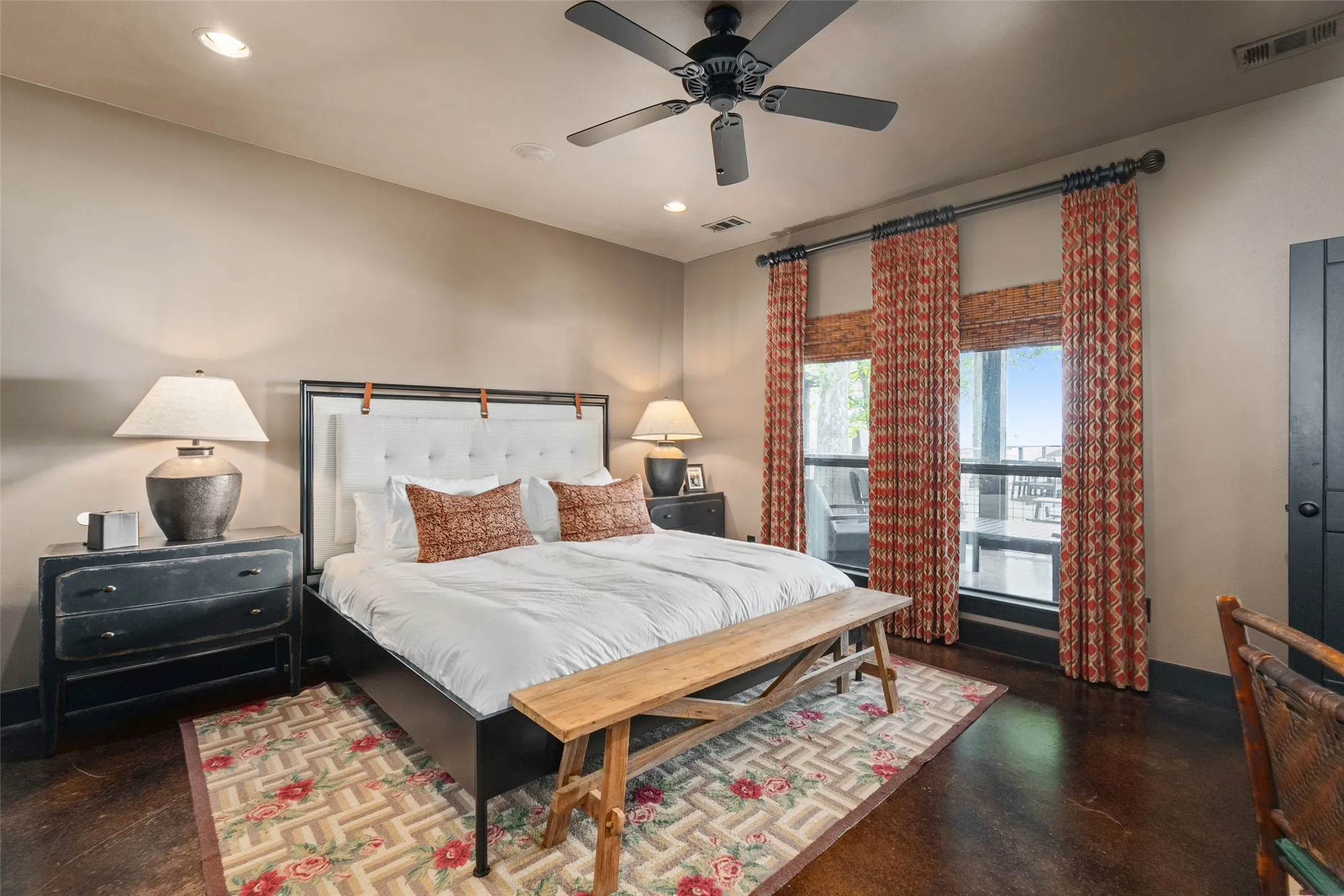 Single Family Residence For Sale in Henderson County , 143 Shoreline Drive, Star Harbor, Texas 75148, 5 Bedroom, 4 Bathroom, Garage spaces, 3,139 Sqft, built in 2008, mls#21270230, Real Estate Agent in Star Harbor, Homes For Sale in Henderson county, Homes For Sale in Star Harbor, Realtor in Star Harbor Texas, Real Estate Brokerage Independent Realty Texas, Luminita Cordes Realtor