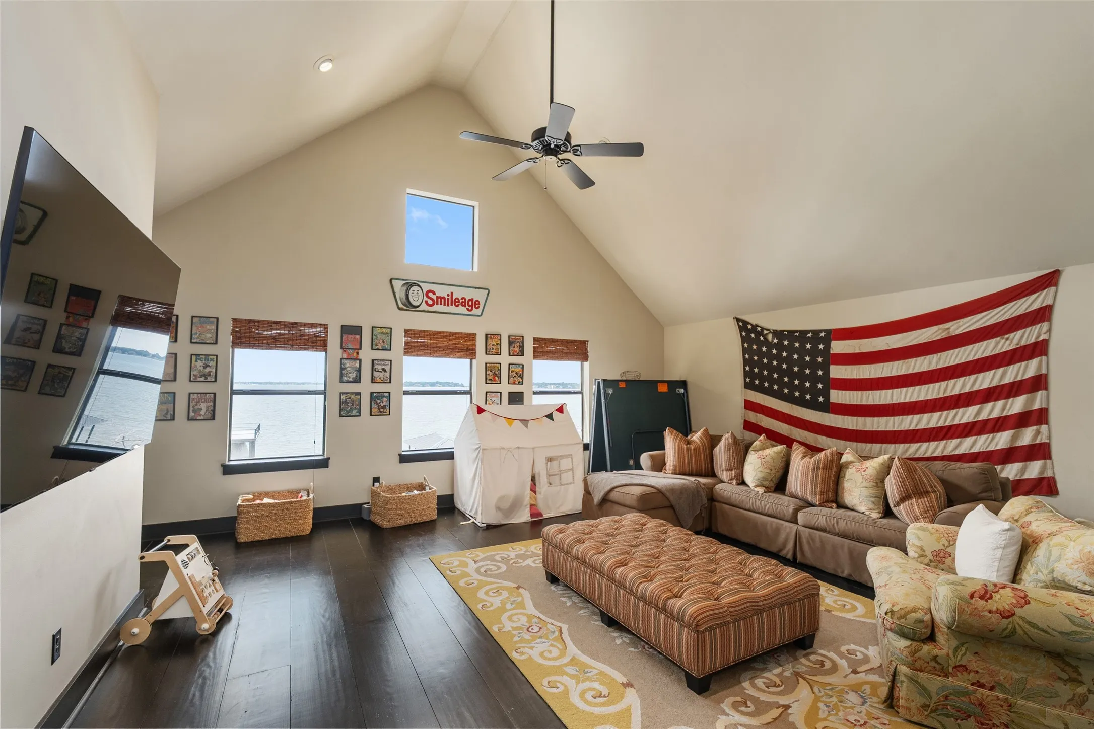 Single Family Residence For Sale in Henderson County , 143 Shoreline Drive, Star Harbor, Texas 75148, 5 Bedroom, 4 Bathroom, Garage spaces, 3,139 Sqft, built in 2008, mls#21270230, Real Estate Agent in Star Harbor, Homes For Sale in Henderson county, Homes For Sale in Star Harbor, Realtor in Star Harbor Texas, Real Estate Brokerage Independent Realty Texas, Luminita Cordes Realtor