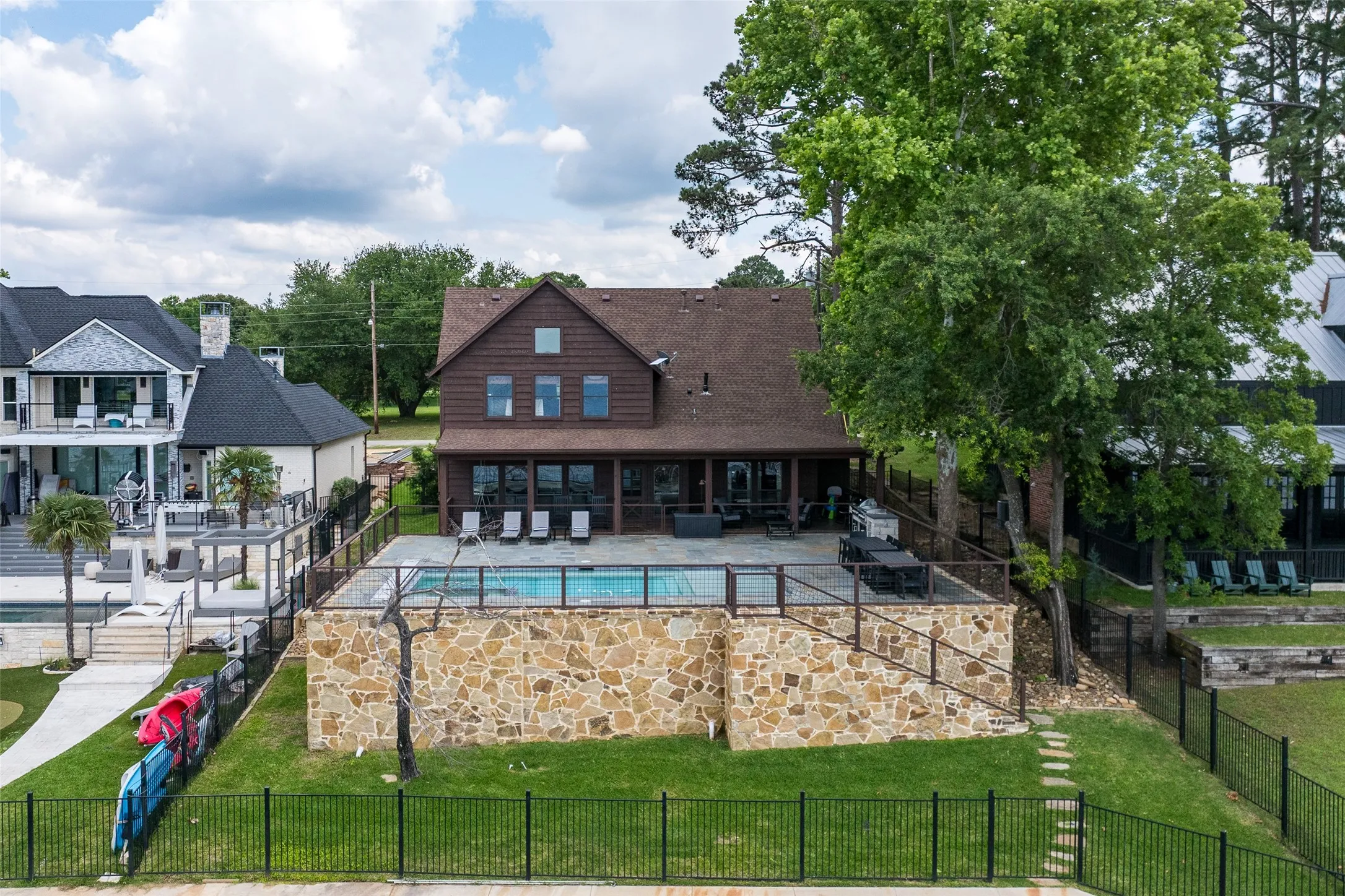 Single Family Residence For Sale in Henderson County , 143 Shoreline Drive, Star Harbor, Texas 75148, 5 Bedroom, 4 Bathroom, Garage spaces, 3,139 Sqft, built in 2008, mls#21270230, Real Estate Agent in Star Harbor, Homes For Sale in Henderson county, Homes For Sale in Star Harbor, Realtor in Star Harbor Texas, Real Estate Brokerage Independent Realty Texas, Luminita Cordes Realtor