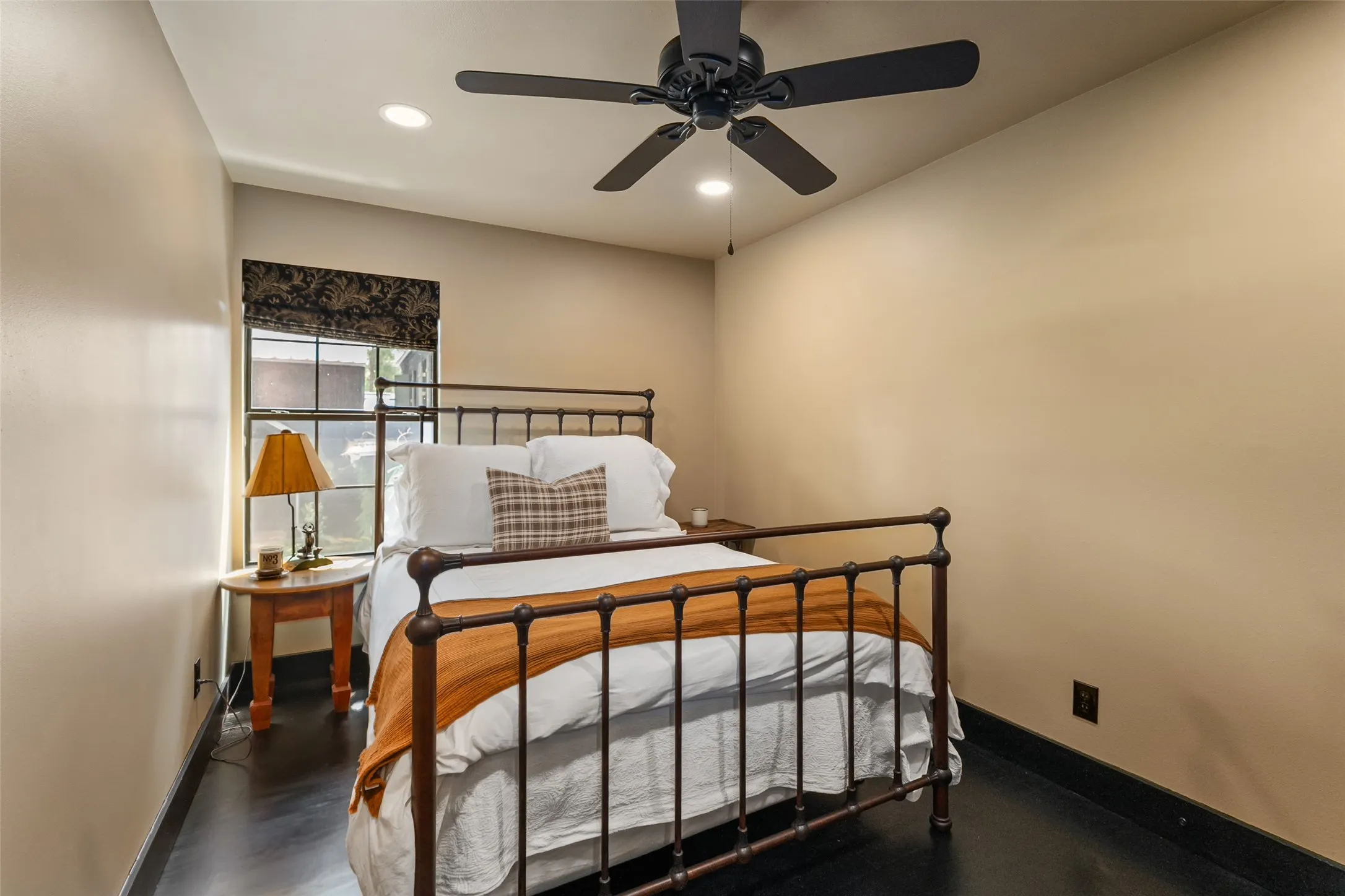 Single Family Residence For Sale in Henderson County , 143 Shoreline Drive, Star Harbor, Texas 75148, 5 Bedroom, 4 Bathroom, Garage spaces, 3,139 Sqft, built in 2008, mls#21270230, Real Estate Agent in Star Harbor, Homes For Sale in Henderson county, Homes For Sale in Star Harbor, Realtor in Star Harbor Texas, Real Estate Brokerage Independent Realty Texas, Luminita Cordes Realtor
