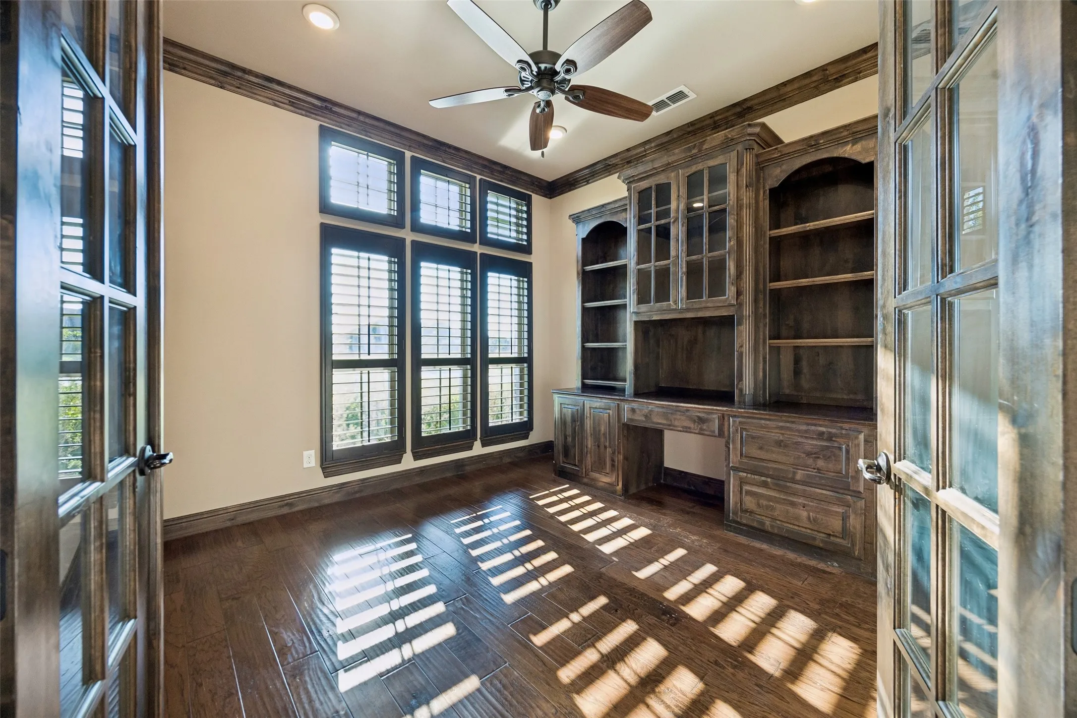 Single Family Residence For Sale in Rockwall County , 3030 Wincrest Drive, Rockwall, Texas 75032, 5 Bedroom, 5 Bathroom, 3 Garage spaces, 4,493 Sqft, built in 2014, mls#21266159, Real Estate Agent in Rockwall, Homes For Sale in Rockwall county, Homes For Sale in Rockwall, Realtor in Rockwall Texas, Real Estate Brokerage Independent Realty Texas, Luminita Cordes Realtor