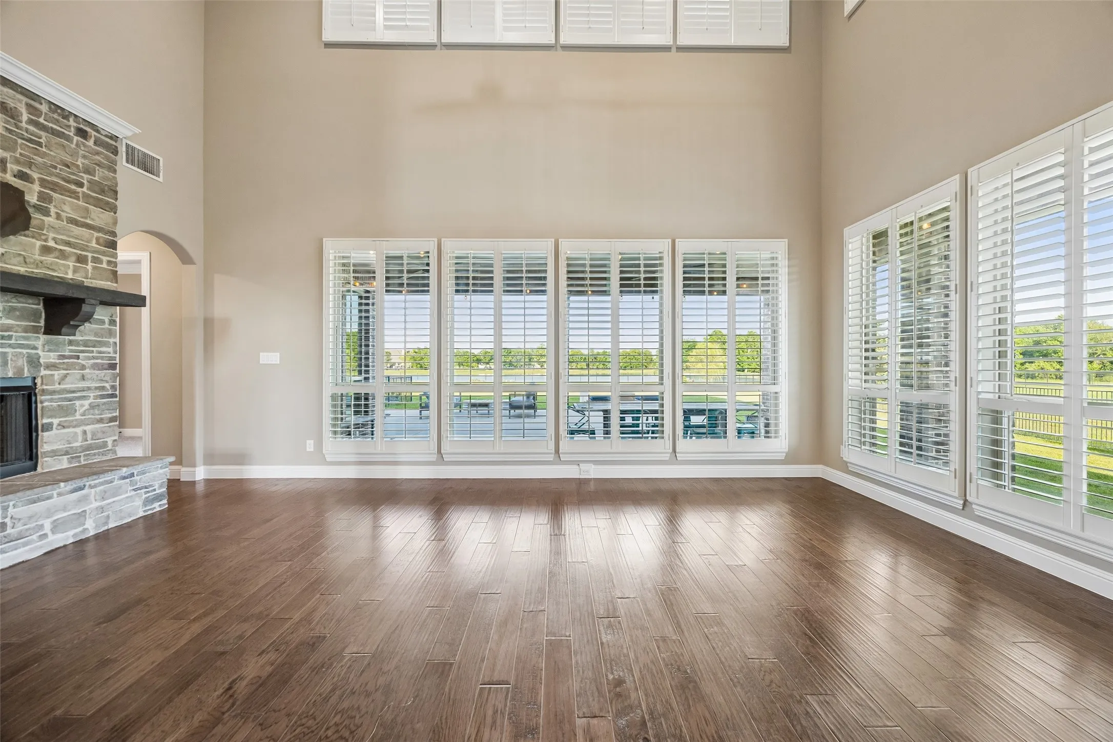 Single Family Residence For Sale in Rockwall County , 3030 Wincrest Drive, Rockwall, Texas 75032, 5 Bedroom, 5 Bathroom, 3 Garage spaces, 4,493 Sqft, built in 2014, mls#21266159, Real Estate Agent in Rockwall, Homes For Sale in Rockwall county, Homes For Sale in Rockwall, Realtor in Rockwall Texas, Real Estate Brokerage Independent Realty Texas, Luminita Cordes Realtor