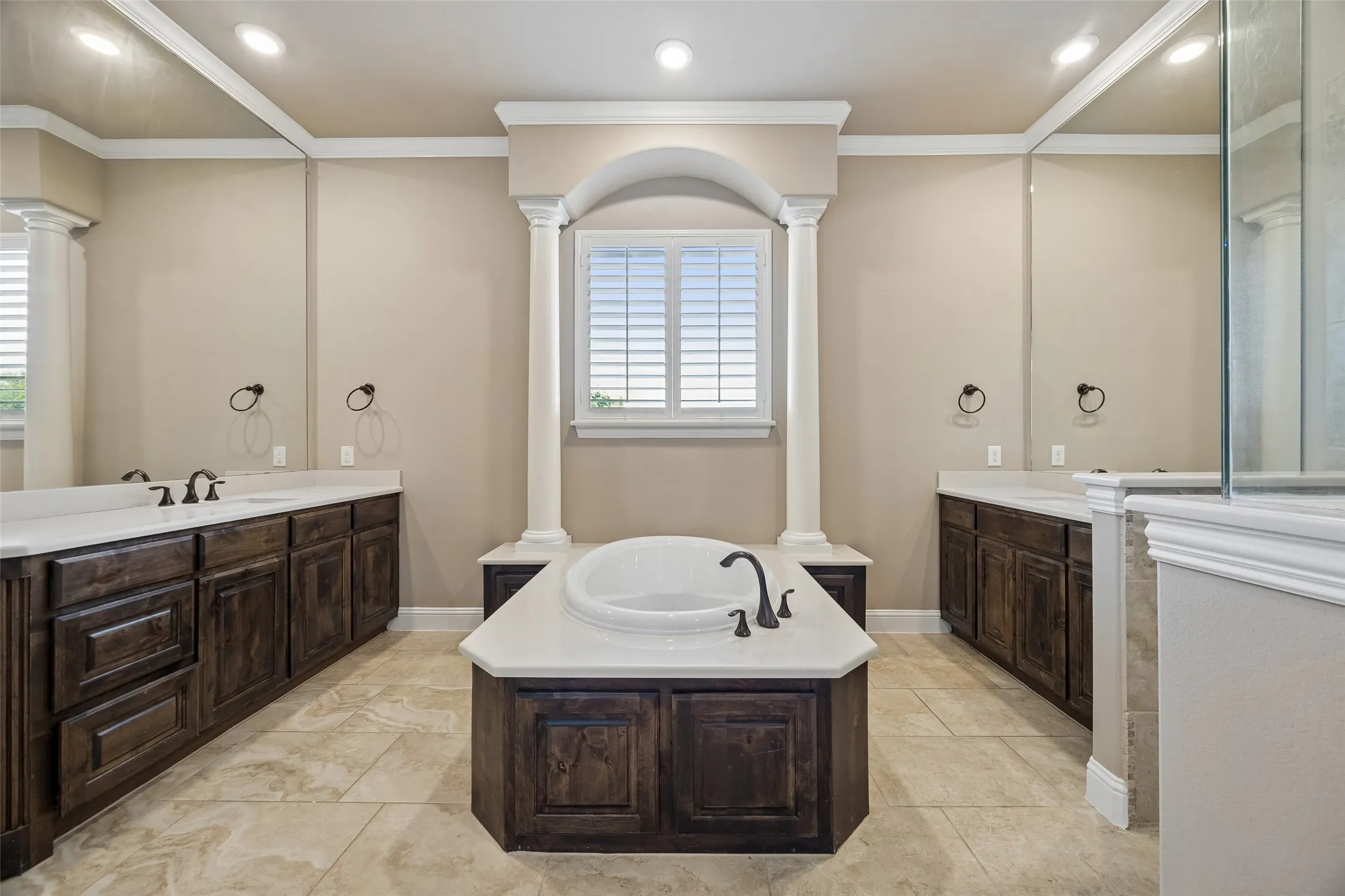 Single Family Residence For Sale in Rockwall County , 3030 Wincrest Drive, Rockwall, Texas 75032, 5 Bedroom, 5 Bathroom, 3 Garage spaces, 4,493 Sqft, built in 2014, mls#21266159, Real Estate Agent in Rockwall, Homes For Sale in Rockwall county, Homes For Sale in Rockwall, Realtor in Rockwall Texas, Real Estate Brokerage Independent Realty Texas, Luminita Cordes Realtor