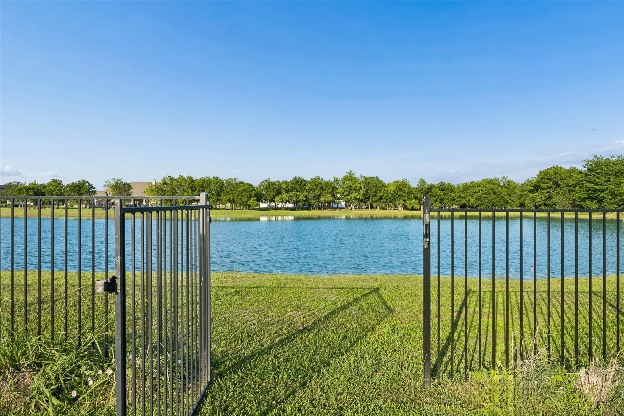 Single Family Residence For Sale in Rockwall County , 3030 Wincrest Drive, Rockwall, Texas 75032, 5 Bedroom, 5 Bathroom, 3 Garage spaces, 4,493 Sqft, built in 2014, mls#21266159, Real Estate Agent in Rockwall, Homes For Sale in Rockwall county, Homes For Sale in Rockwall, Realtor in Rockwall Texas, Real Estate Brokerage Independent Realty Texas, Luminita Cordes Realtor