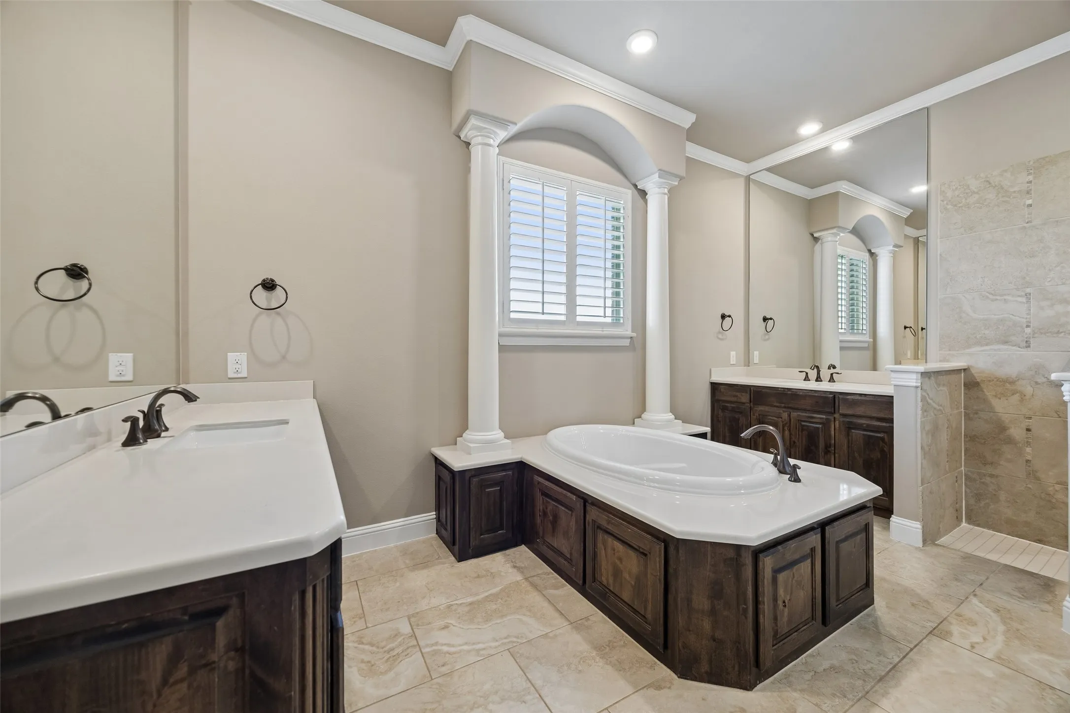 Single Family Residence For Sale in Rockwall County , 3030 Wincrest Drive, Rockwall, Texas 75032, 5 Bedroom, 5 Bathroom, 3 Garage spaces, 4,493 Sqft, built in 2014, mls#21266159, Real Estate Agent in Rockwall, Homes For Sale in Rockwall county, Homes For Sale in Rockwall, Realtor in Rockwall Texas, Real Estate Brokerage Independent Realty Texas, Luminita Cordes Realtor