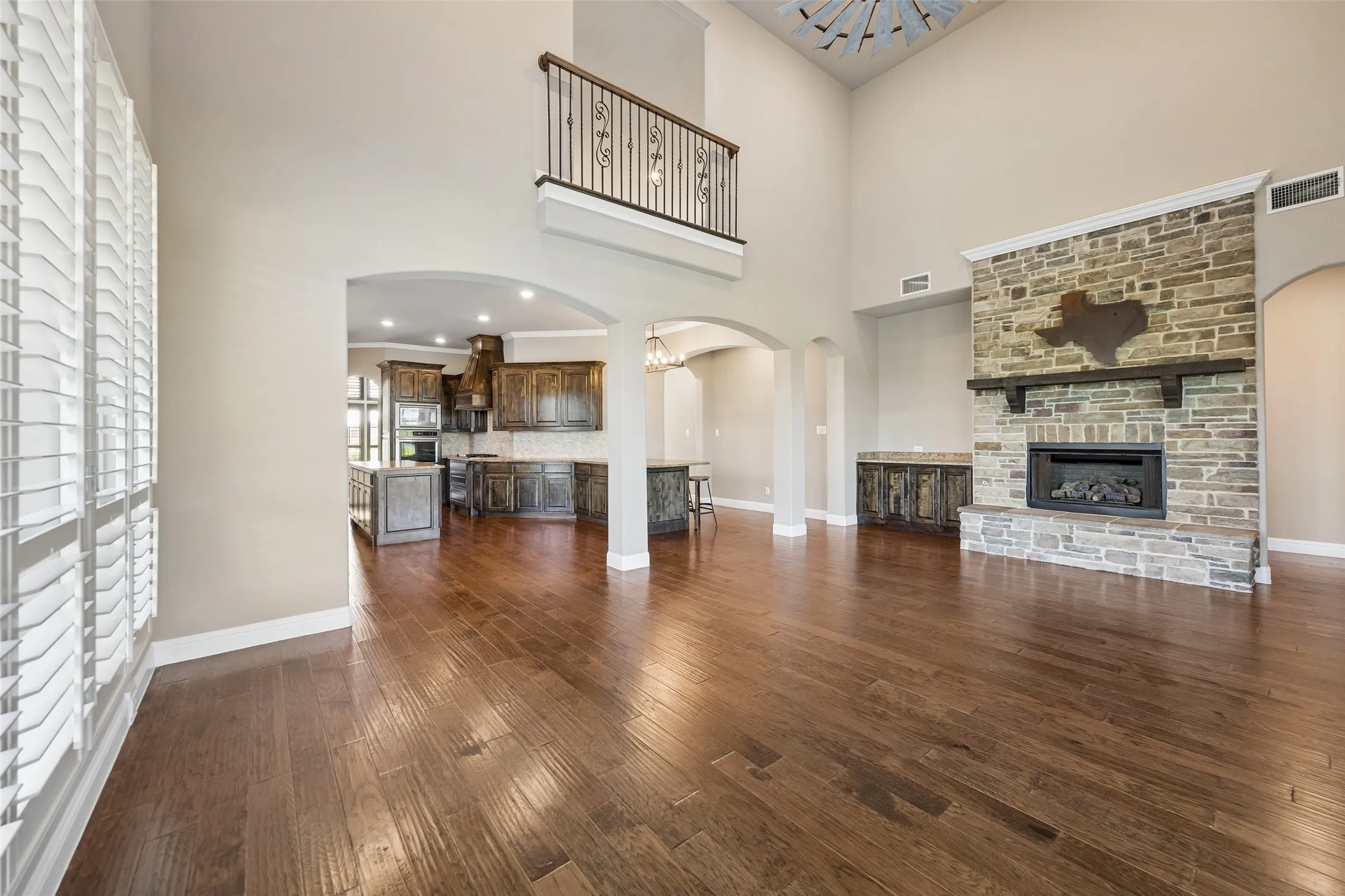 Single Family Residence For Sale in Rockwall County , 3030 Wincrest Drive, Rockwall, Texas 75032, 5 Bedroom, 5 Bathroom, 3 Garage spaces, 4,493 Sqft, built in 2014, mls#21266159, Real Estate Agent in Rockwall, Homes For Sale in Rockwall county, Homes For Sale in Rockwall, Realtor in Rockwall Texas, Real Estate Brokerage Independent Realty Texas, Luminita Cordes Realtor