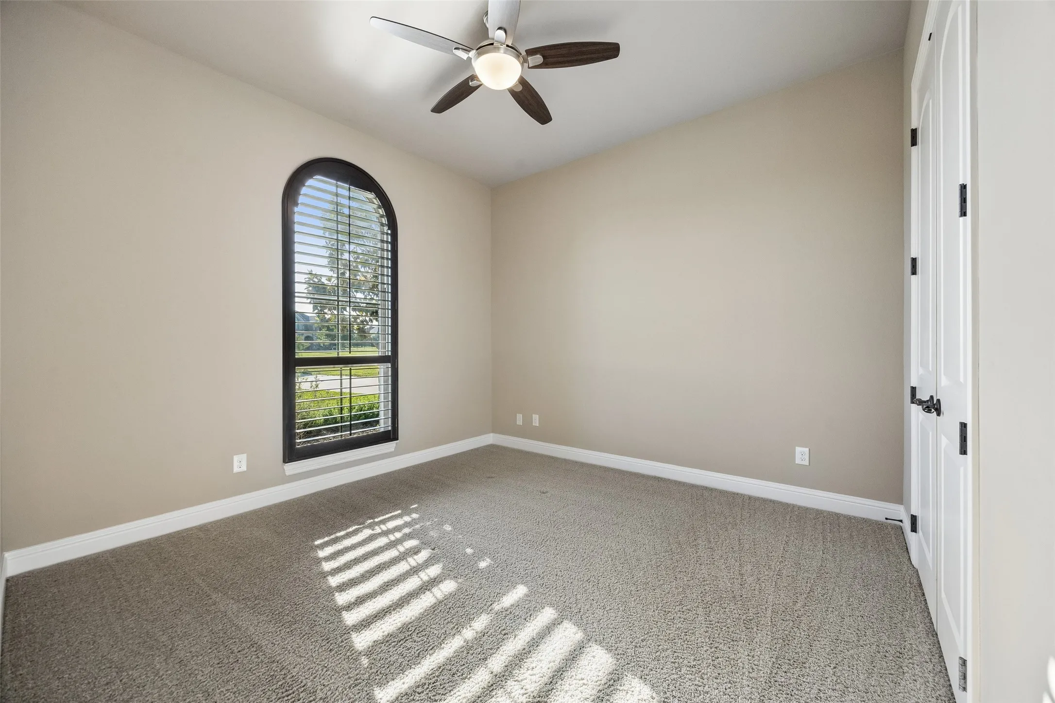 Single Family Residence For Sale in Rockwall County , 3030 Wincrest Drive, Rockwall, Texas 75032, 5 Bedroom, 5 Bathroom, 3 Garage spaces, 4,493 Sqft, built in 2014, mls#21266159, Real Estate Agent in Rockwall, Homes For Sale in Rockwall county, Homes For Sale in Rockwall, Realtor in Rockwall Texas, Real Estate Brokerage Independent Realty Texas, Luminita Cordes Realtor