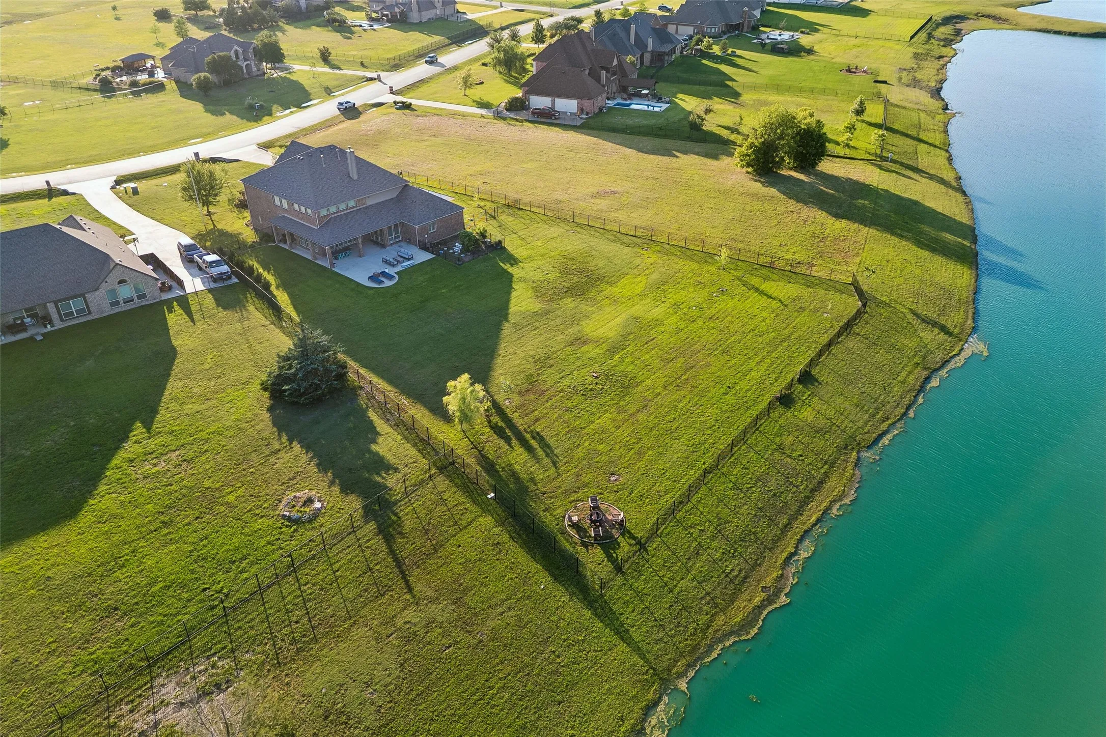 Single Family Residence For Sale in Rockwall County , 3030 Wincrest Drive, Rockwall, Texas 75032, 5 Bedroom, 5 Bathroom, 3 Garage spaces, 4,493 Sqft, built in 2014, mls#21266159, Real Estate Agent in Rockwall, Homes For Sale in Rockwall county, Homes For Sale in Rockwall, Realtor in Rockwall Texas, Real Estate Brokerage Independent Realty Texas, Luminita Cordes Realtor
