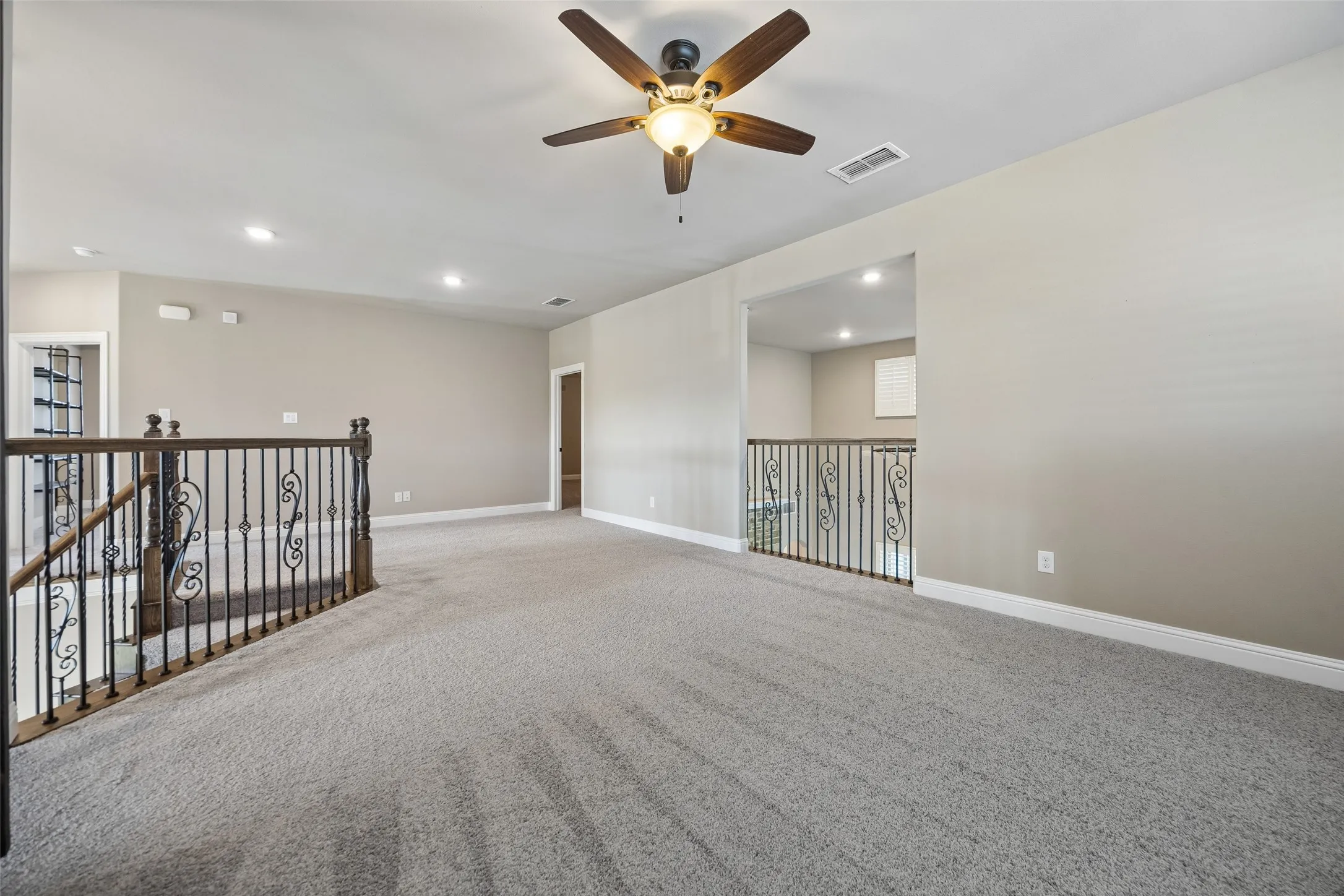 Single Family Residence For Sale in Rockwall County , 3030 Wincrest Drive, Rockwall, Texas 75032, 5 Bedroom, 5 Bathroom, 3 Garage spaces, 4,493 Sqft, built in 2014, mls#21266159, Real Estate Agent in Rockwall, Homes For Sale in Rockwall county, Homes For Sale in Rockwall, Realtor in Rockwall Texas, Real Estate Brokerage Independent Realty Texas, Luminita Cordes Realtor