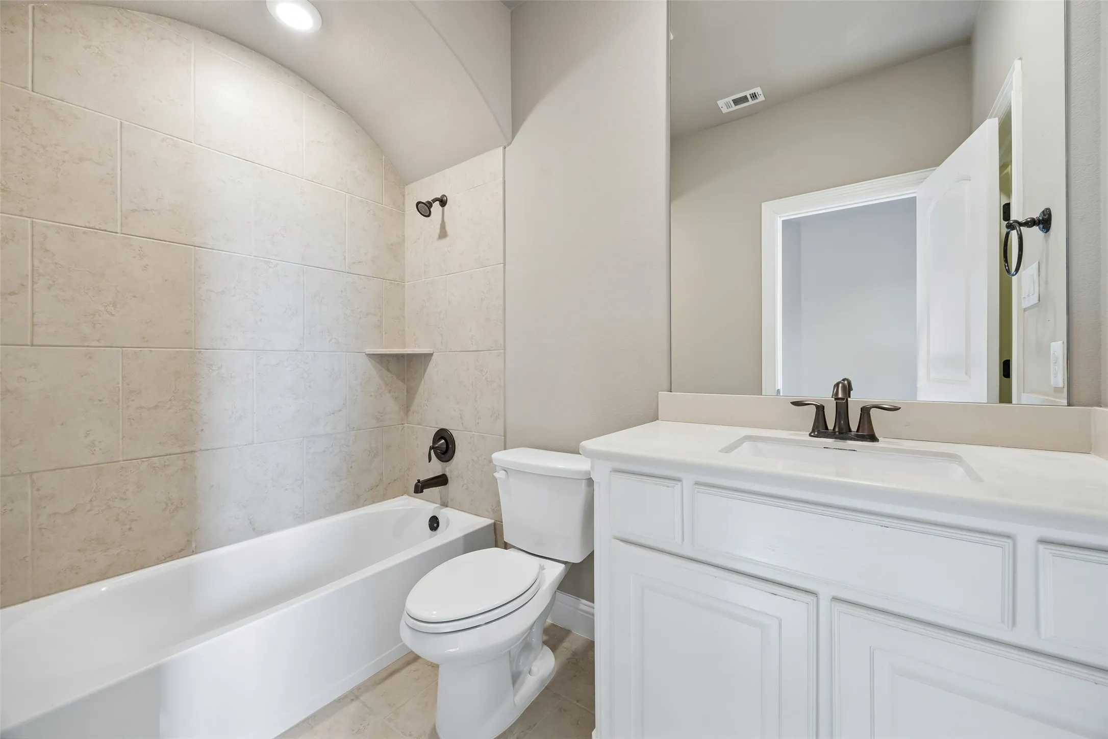 Single Family Residence For Sale in Rockwall County , 3030 Wincrest Drive, Rockwall, Texas 75032, 5 Bedroom, 5 Bathroom, 3 Garage spaces, 4,493 Sqft, built in 2014, mls#21266159, Real Estate Agent in Rockwall, Homes For Sale in Rockwall county, Homes For Sale in Rockwall, Realtor in Rockwall Texas, Real Estate Brokerage Independent Realty Texas, Luminita Cordes Realtor
