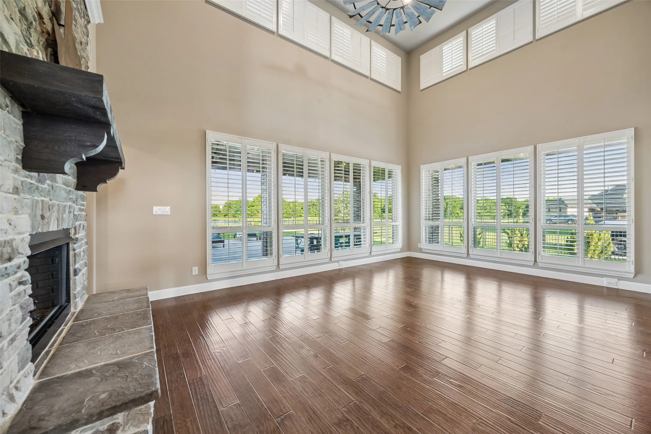 Single Family Residence For Sale in Rockwall County , 3030 Wincrest Drive, Rockwall, Texas 75032, 5 Bedroom, 5 Bathroom, 3 Garage spaces, 4,493 Sqft, built in 2014, mls#21266159, Real Estate Agent in Rockwall, Homes For Sale in Rockwall county, Homes For Sale in Rockwall, Realtor in Rockwall Texas, Real Estate Brokerage Independent Realty Texas, Luminita Cordes Realtor