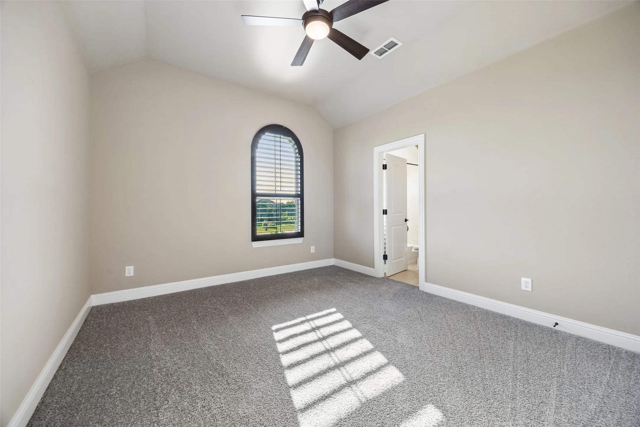 Single Family Residence For Sale in Rockwall County , 3030 Wincrest Drive, Rockwall, Texas 75032, 5 Bedroom, 5 Bathroom, 3 Garage spaces, 4,493 Sqft, built in 2014, mls#21266159, Real Estate Agent in Rockwall, Homes For Sale in Rockwall county, Homes For Sale in Rockwall, Realtor in Rockwall Texas, Real Estate Brokerage Independent Realty Texas, Luminita Cordes Realtor