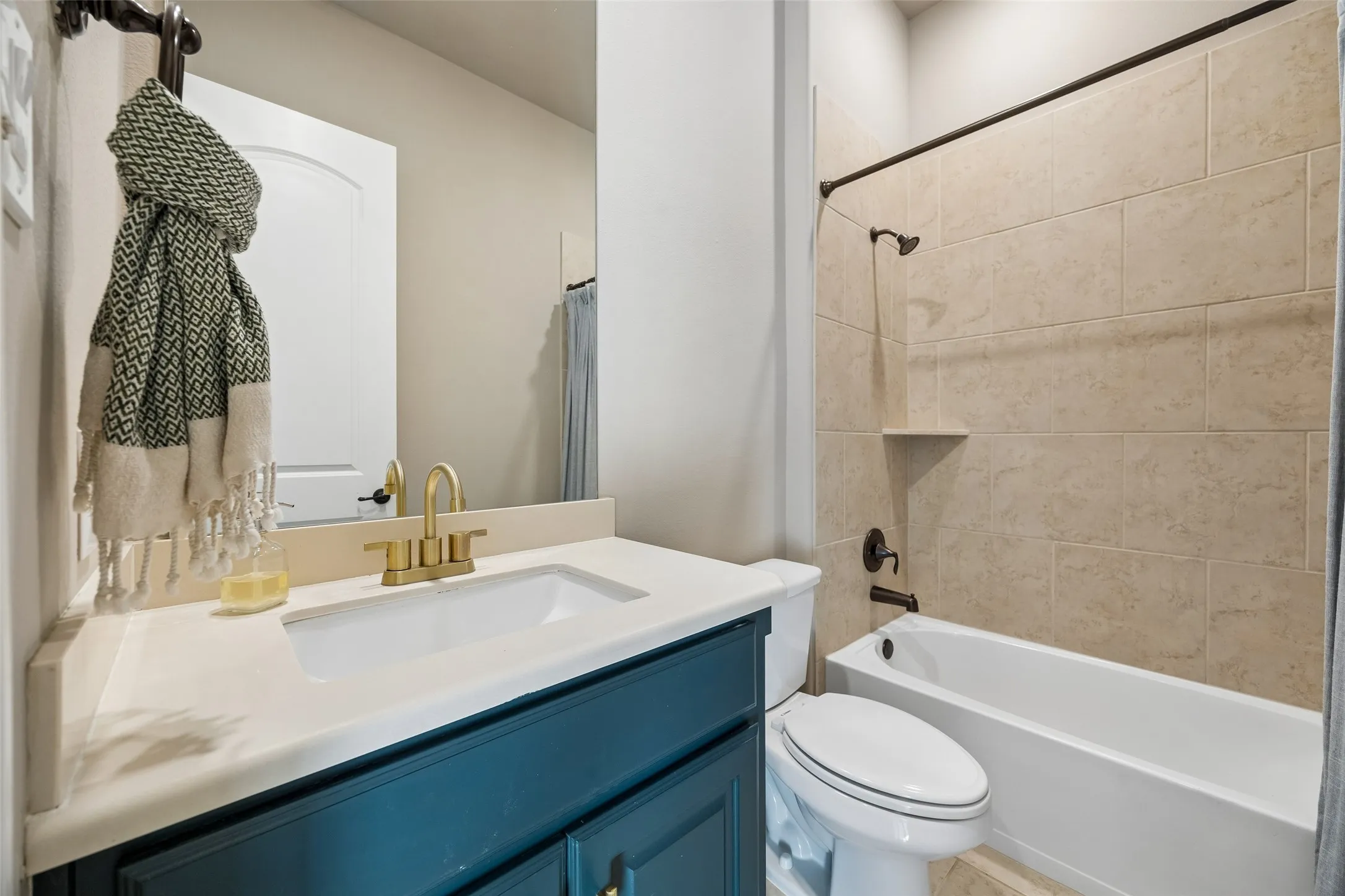 Single Family Residence For Sale in Rockwall County , 3030 Wincrest Drive, Rockwall, Texas 75032, 5 Bedroom, 5 Bathroom, 3 Garage spaces, 4,493 Sqft, built in 2014, mls#21266159, Real Estate Agent in Rockwall, Homes For Sale in Rockwall county, Homes For Sale in Rockwall, Realtor in Rockwall Texas, Real Estate Brokerage Independent Realty Texas, Luminita Cordes Realtor