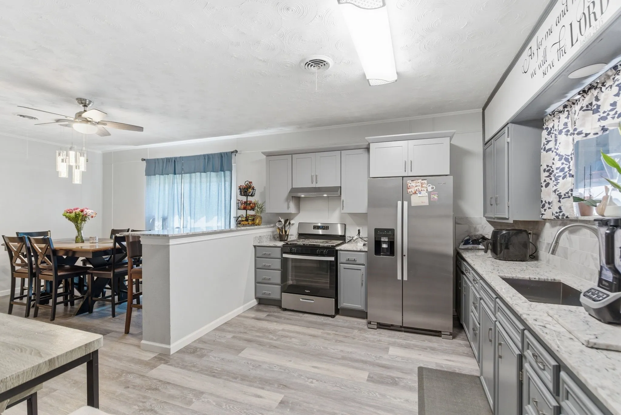 Single Family Residence For Sale in Grayson County , 401 W Mesquite Street, Gunter, Texas 75058, 2 Bedroom, 2 Bathroom, 2 Garage spaces, 1,338 Sqft, built in 1935, mls#21270438, Real Estate Agent in Gunter, Homes For Sale in Grayson county, Homes For Sale in Gunter, Realtor in Gunter Texas, Real Estate Brokerage Independent Realty Texas, Luminita Cordes Realtor
