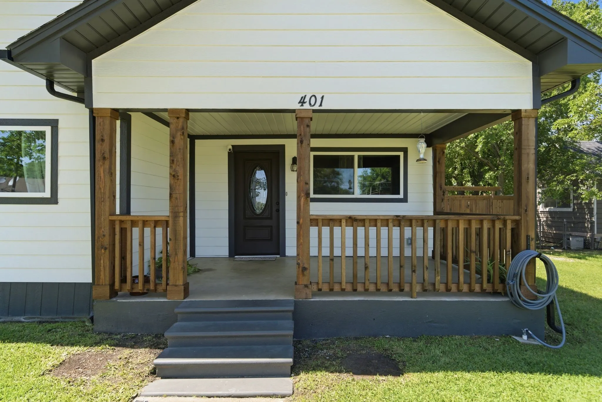 Single Family Residence For Sale in Grayson County , 401 W Mesquite Street, Gunter, Texas 75058, 2 Bedroom, 2 Bathroom, 2 Garage spaces, 1,338 Sqft, built in 1935, mls#21270438, Real Estate Agent in Gunter, Homes For Sale in Grayson county, Homes For Sale in Gunter, Realtor in Gunter Texas, Real Estate Brokerage Independent Realty Texas, Luminita Cordes Realtor