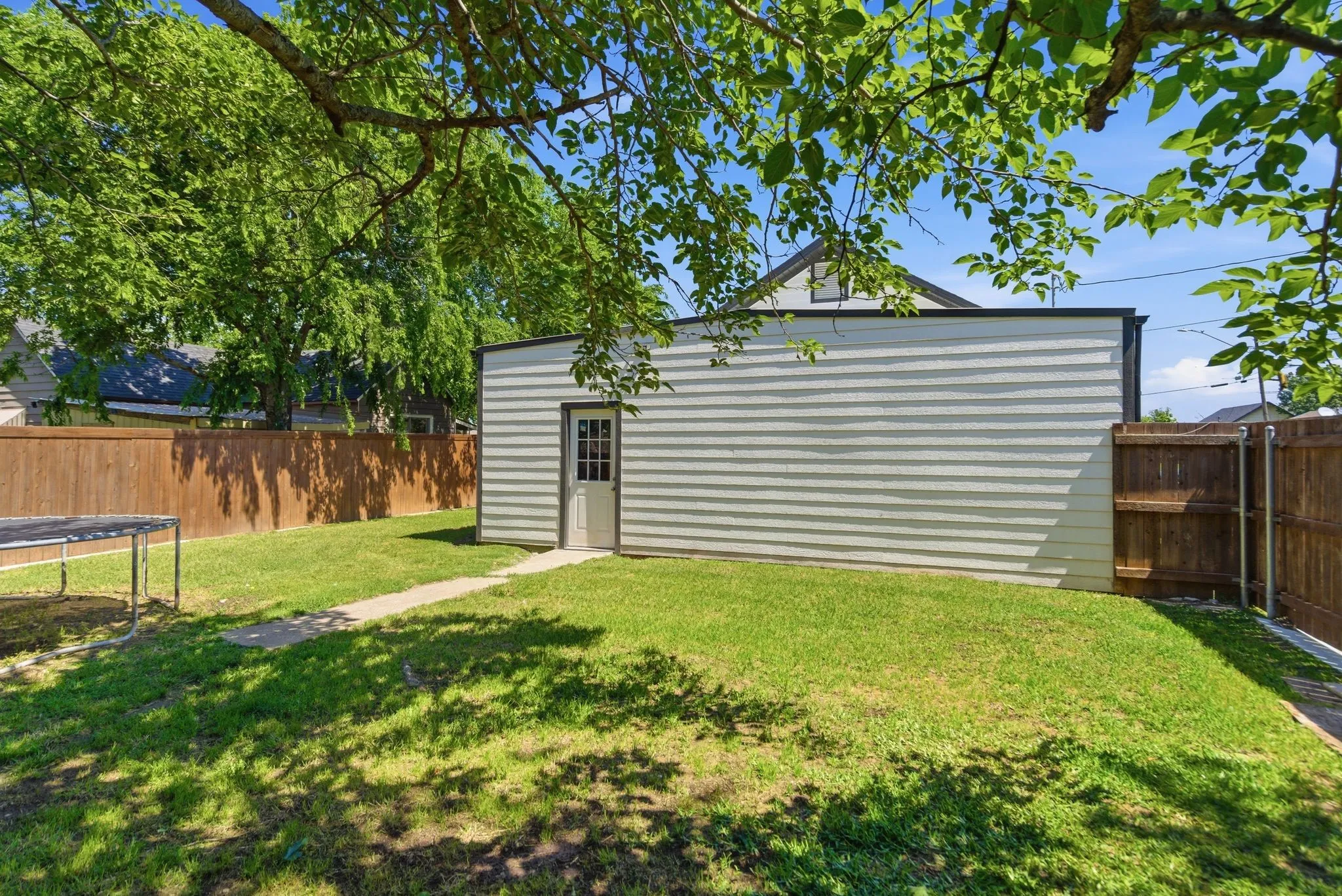 Single Family Residence For Sale in Grayson County , 401 W Mesquite Street, Gunter, Texas 75058, 2 Bedroom, 2 Bathroom, 2 Garage spaces, 1,338 Sqft, built in 1935, mls#21270438, Real Estate Agent in Gunter, Homes For Sale in Grayson county, Homes For Sale in Gunter, Realtor in Gunter Texas, Real Estate Brokerage Independent Realty Texas, Luminita Cordes Realtor