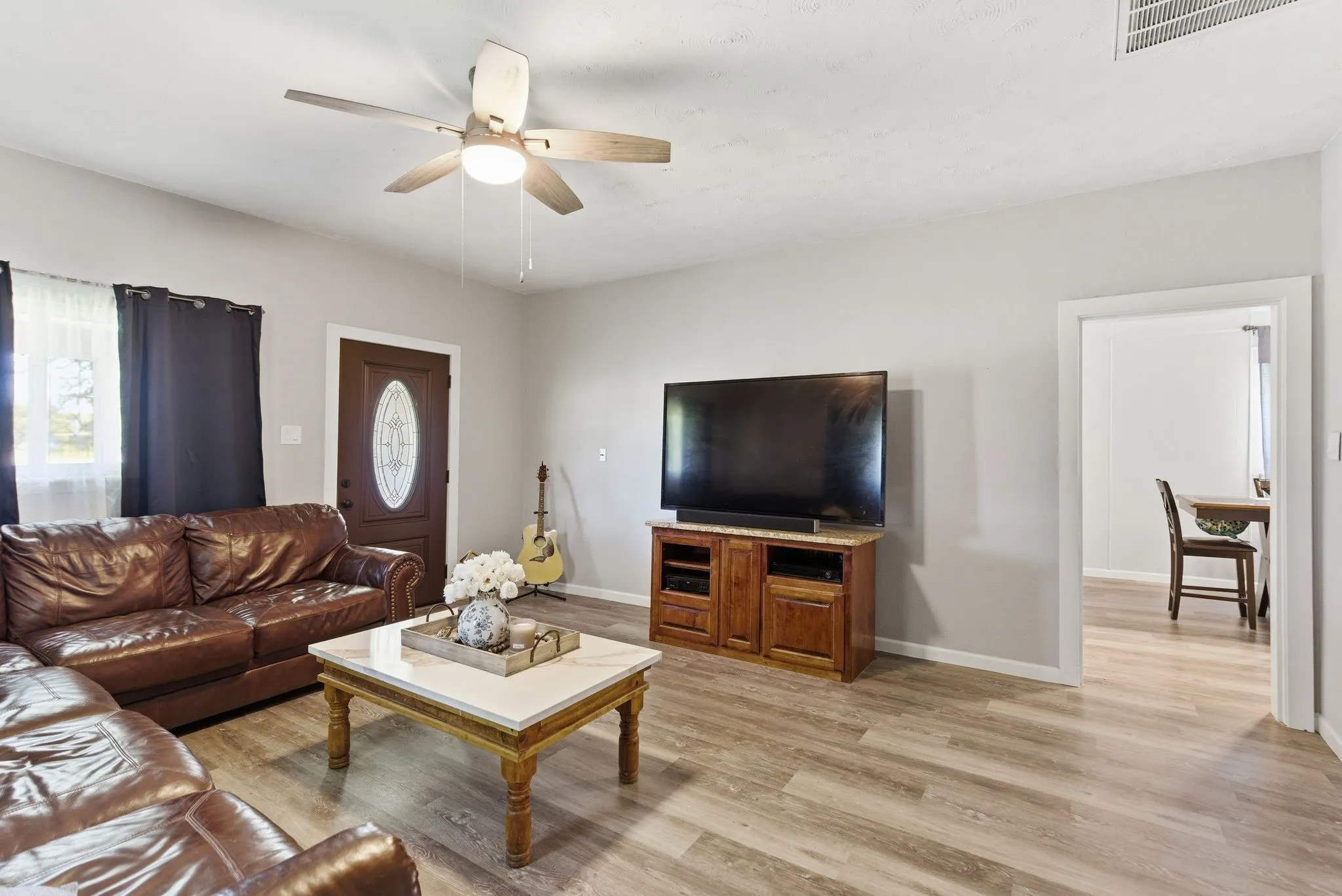 Single Family Residence For Sale in Grayson County , 401 W Mesquite Street, Gunter, Texas 75058, 2 Bedroom, 2 Bathroom, 2 Garage spaces, 1,338 Sqft, built in 1935, mls#21270438, Real Estate Agent in Gunter, Homes For Sale in Grayson county, Homes For Sale in Gunter, Realtor in Gunter Texas, Real Estate Brokerage Independent Realty Texas, Luminita Cordes Realtor