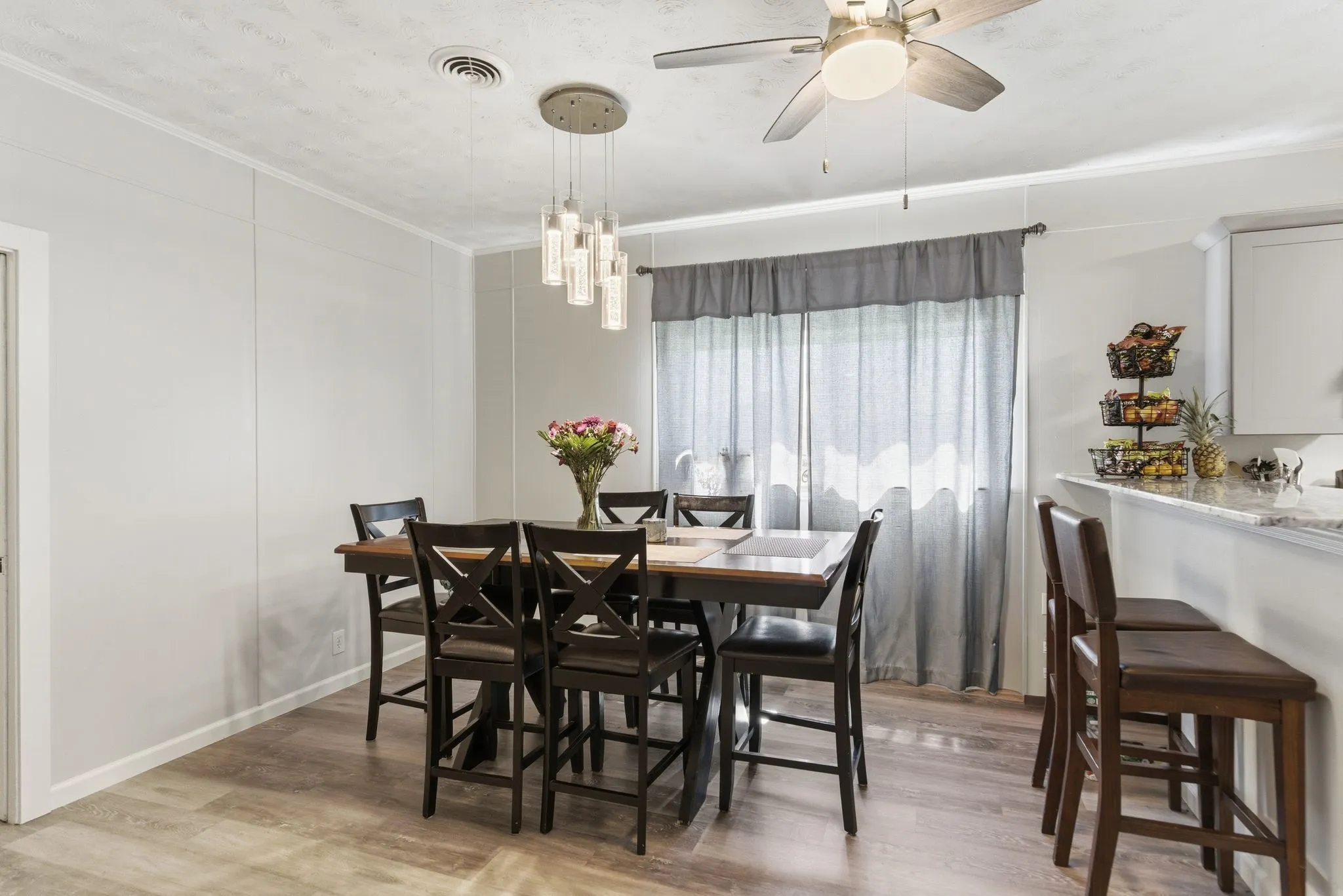 Single Family Residence For Sale in Grayson County , 401 W Mesquite Street, Gunter, Texas 75058, 2 Bedroom, 2 Bathroom, 2 Garage spaces, 1,338 Sqft, built in 1935, mls#21270438, Real Estate Agent in Gunter, Homes For Sale in Grayson county, Homes For Sale in Gunter, Realtor in Gunter Texas, Real Estate Brokerage Independent Realty Texas, Luminita Cordes Realtor