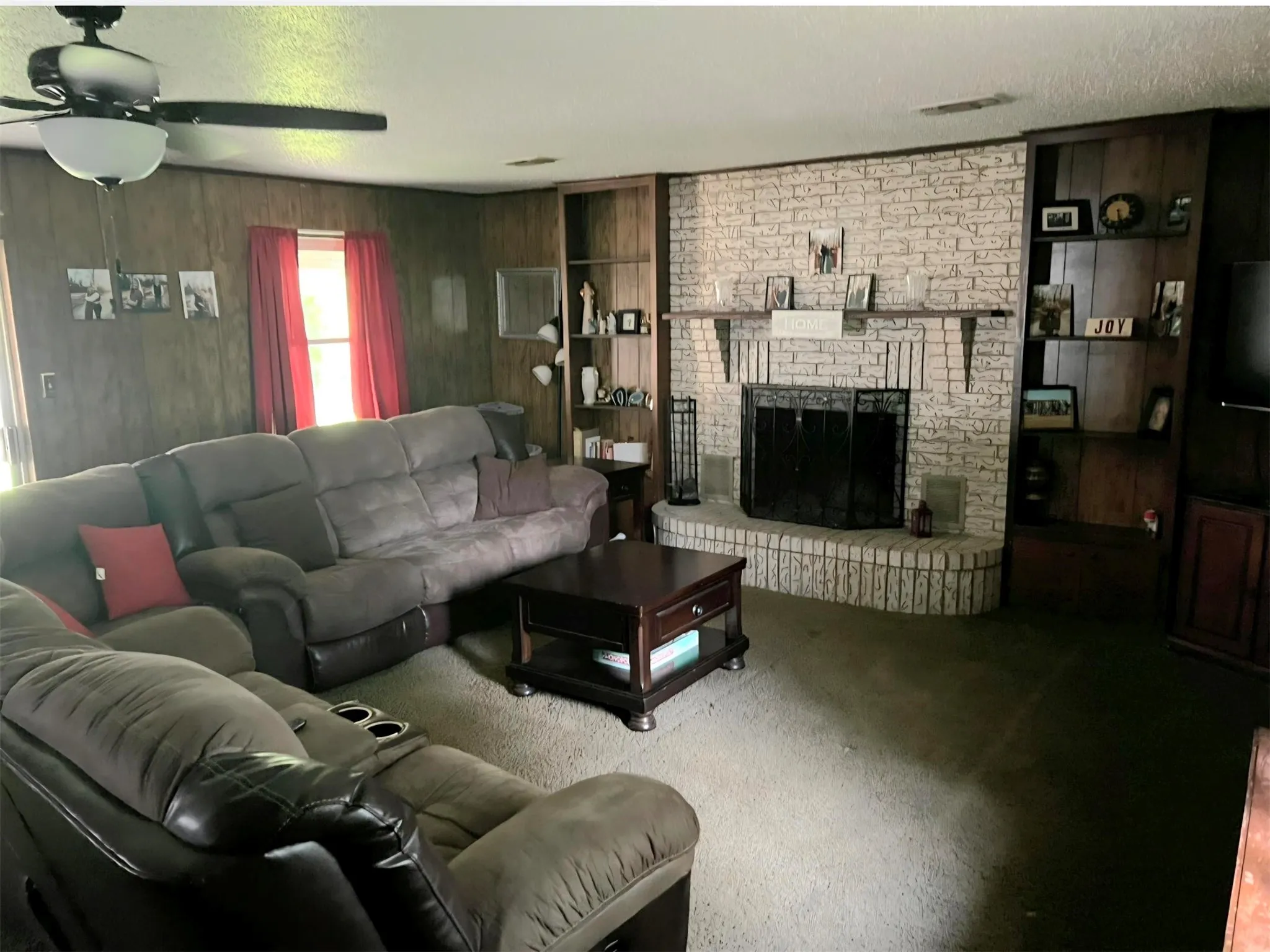 Single Family Residence For Sale in Lamar County , 440 S Bois D Arc Street, Blossom, Texas 75416, 4 Bedroom, 2 Bathroom, Garage spaces, 1,850 Sqft, built in 1981, mls#21267738, Real Estate Agent in Blossom, Homes For Sale in Lamar county, Homes For Sale in Blossom, Realtor in Blossom Texas, Real Estate Brokerage Independent Realty Texas, Luminita Cordes Realtor