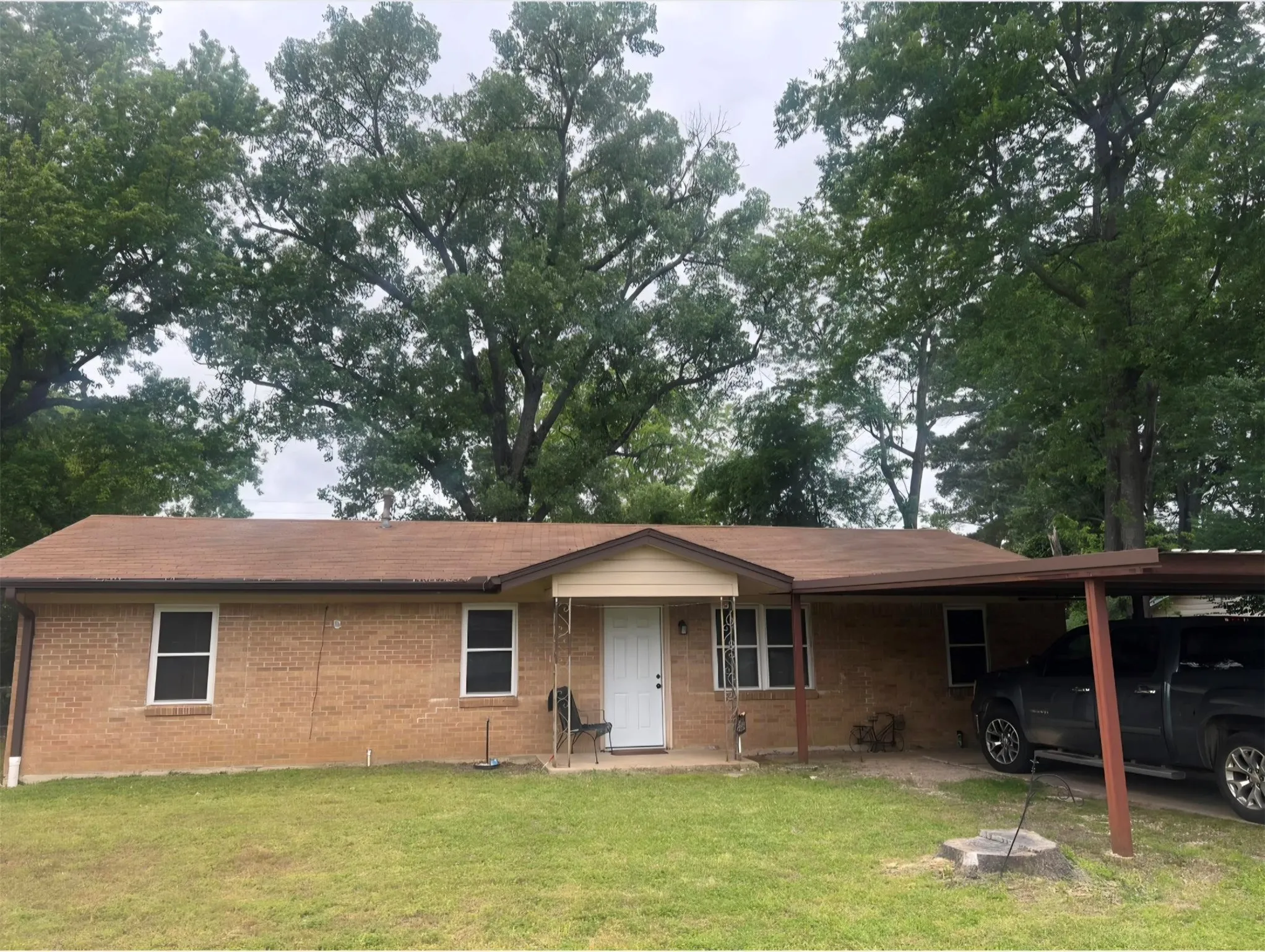 Single Family Residence For Sale in Lamar County , 440 S Bois D Arc Street, Blossom, Texas 75416, 4 Bedroom, 2 Bathroom, Garage spaces, 1,850 Sqft, built in 1981, mls#21267738, Real Estate Agent in Blossom, Homes For Sale in Lamar county, Homes For Sale in Blossom, Realtor in Blossom Texas, Real Estate Brokerage Independent Realty Texas, Luminita Cordes Realtor