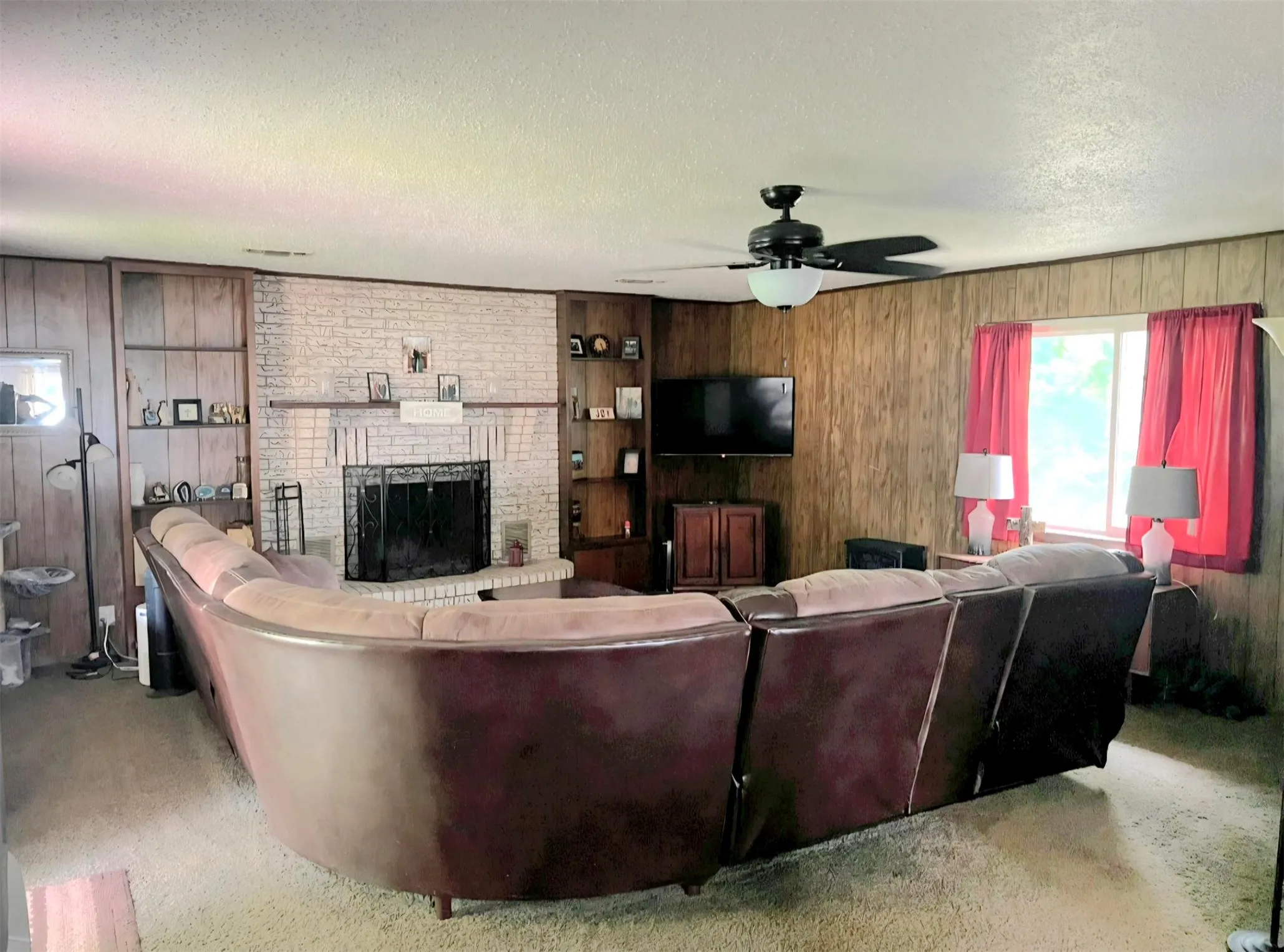 Single Family Residence For Sale in Lamar County , 440 S Bois D Arc Street, Blossom, Texas 75416, 4 Bedroom, 2 Bathroom, Garage spaces, 1,850 Sqft, built in 1981, mls#21267738, Real Estate Agent in Blossom, Homes For Sale in Lamar county, Homes For Sale in Blossom, Realtor in Blossom Texas, Real Estate Brokerage Independent Realty Texas, Luminita Cordes Realtor