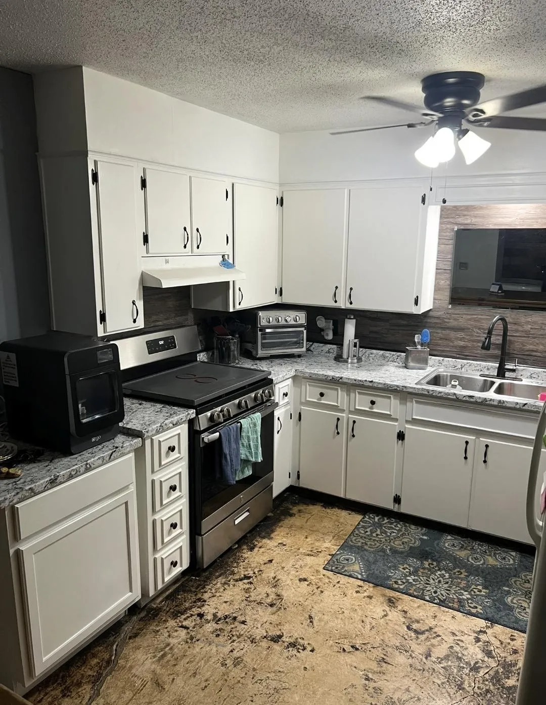 Single Family Residence For Sale in Lamar County , 440 S Bois D Arc Street, Blossom, Texas 75416, 4 Bedroom, 2 Bathroom, Garage spaces, 1,850 Sqft, built in 1981, mls#21267738, Real Estate Agent in Blossom, Homes For Sale in Lamar county, Homes For Sale in Blossom, Realtor in Blossom Texas, Real Estate Brokerage Independent Realty Texas, Luminita Cordes Realtor
