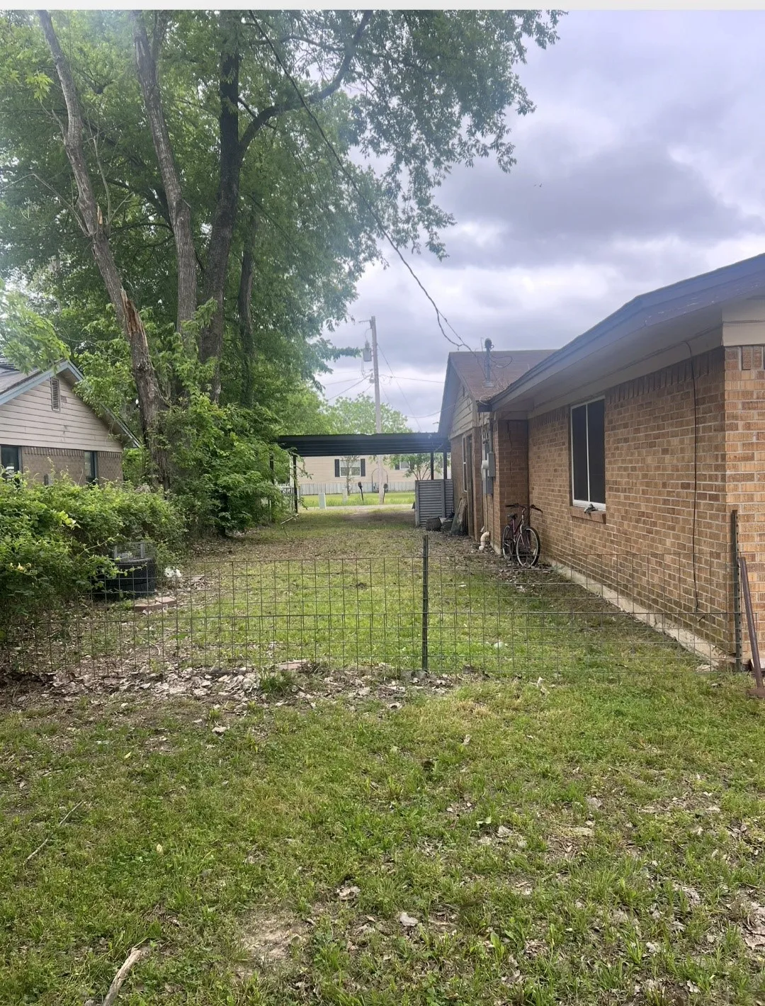 Single Family Residence For Sale in Lamar County , 440 S Bois D Arc Street, Blossom, Texas 75416, 4 Bedroom, 2 Bathroom, Garage spaces, 1,850 Sqft, built in 1981, mls#21267738, Real Estate Agent in Blossom, Homes For Sale in Lamar county, Homes For Sale in Blossom, Realtor in Blossom Texas, Real Estate Brokerage Independent Realty Texas, Luminita Cordes Realtor