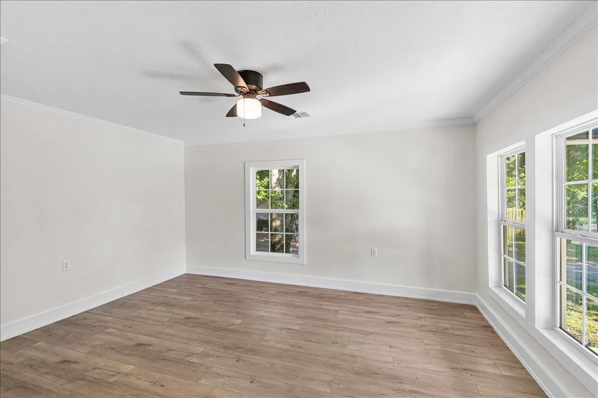Single Family Residence For Sale in Navarro County , 1325 Navarro Drive, Corsicana, Texas 75110, 3 Bedrooms, 2 Bathrooms, Garage spaces, 1,172 Sqft, built in 1920, Price $189,999, mls#21270323, Real Estate Agent in Corsicana, Homes For Sale in Navarro county, Homes For Sale in Corsicana, Realtor in Corsicana Texas, Real Estate Brokerage Independent Realty Texas, Luminita Cordes Realtor