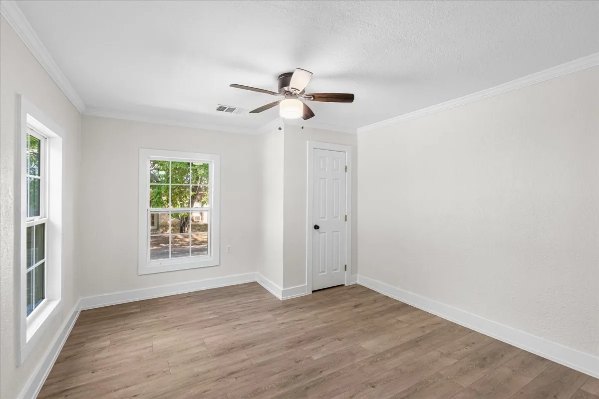 Single Family Residence For Sale in Navarro County , 1325 Navarro Drive, Corsicana, Texas 75110, 3 Bedrooms, 2 Bathrooms, Garage spaces, 1,172 Sqft, built in 1920, Price $189,999, mls#21270323, Real Estate Agent in Corsicana, Homes For Sale in Navarro county, Homes For Sale in Corsicana, Realtor in Corsicana Texas, Real Estate Brokerage Independent Realty Texas, Luminita Cordes Realtor