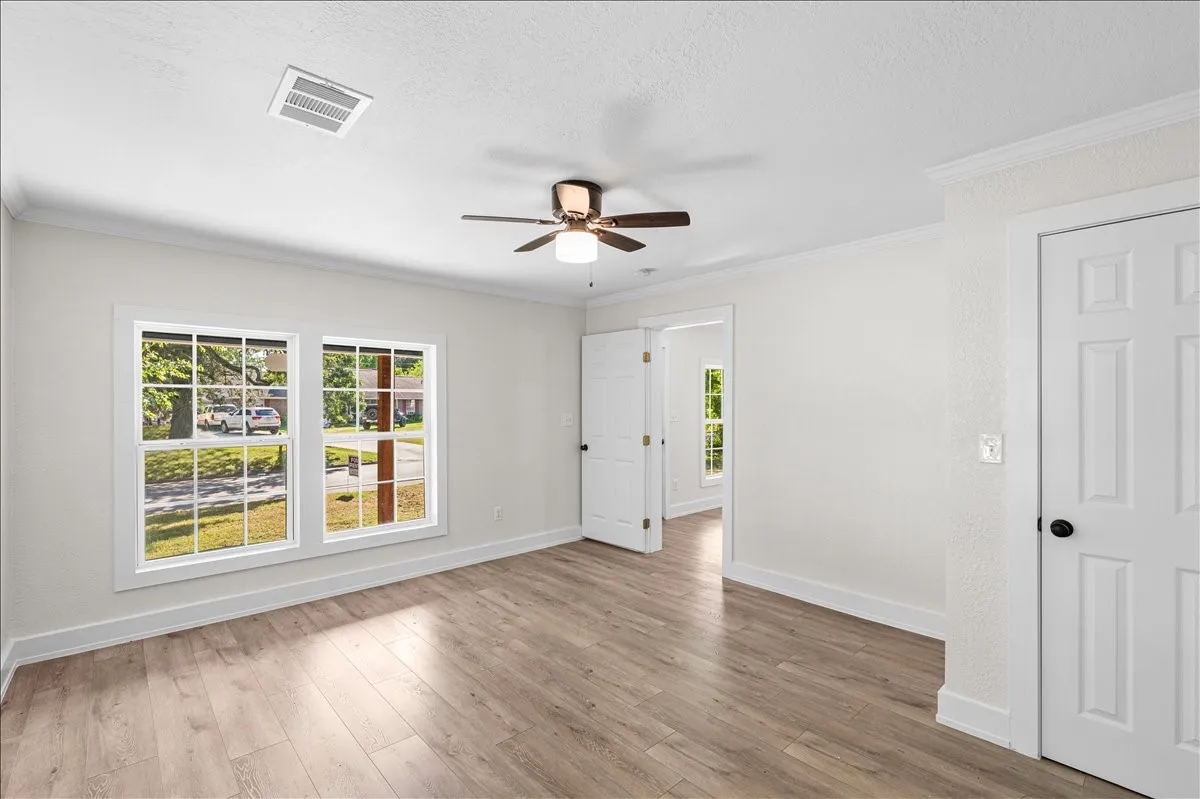 Single Family Residence For Sale in Navarro County , 1325 Navarro Drive, Corsicana, Texas 75110, 3 Bedrooms, 2 Bathrooms, Garage spaces, 1,172 Sqft, built in 1920, Price $189,999, mls#21270323, Real Estate Agent in Corsicana, Homes For Sale in Navarro county, Homes For Sale in Corsicana, Realtor in Corsicana Texas, Real Estate Brokerage Independent Realty Texas, Luminita Cordes Realtor