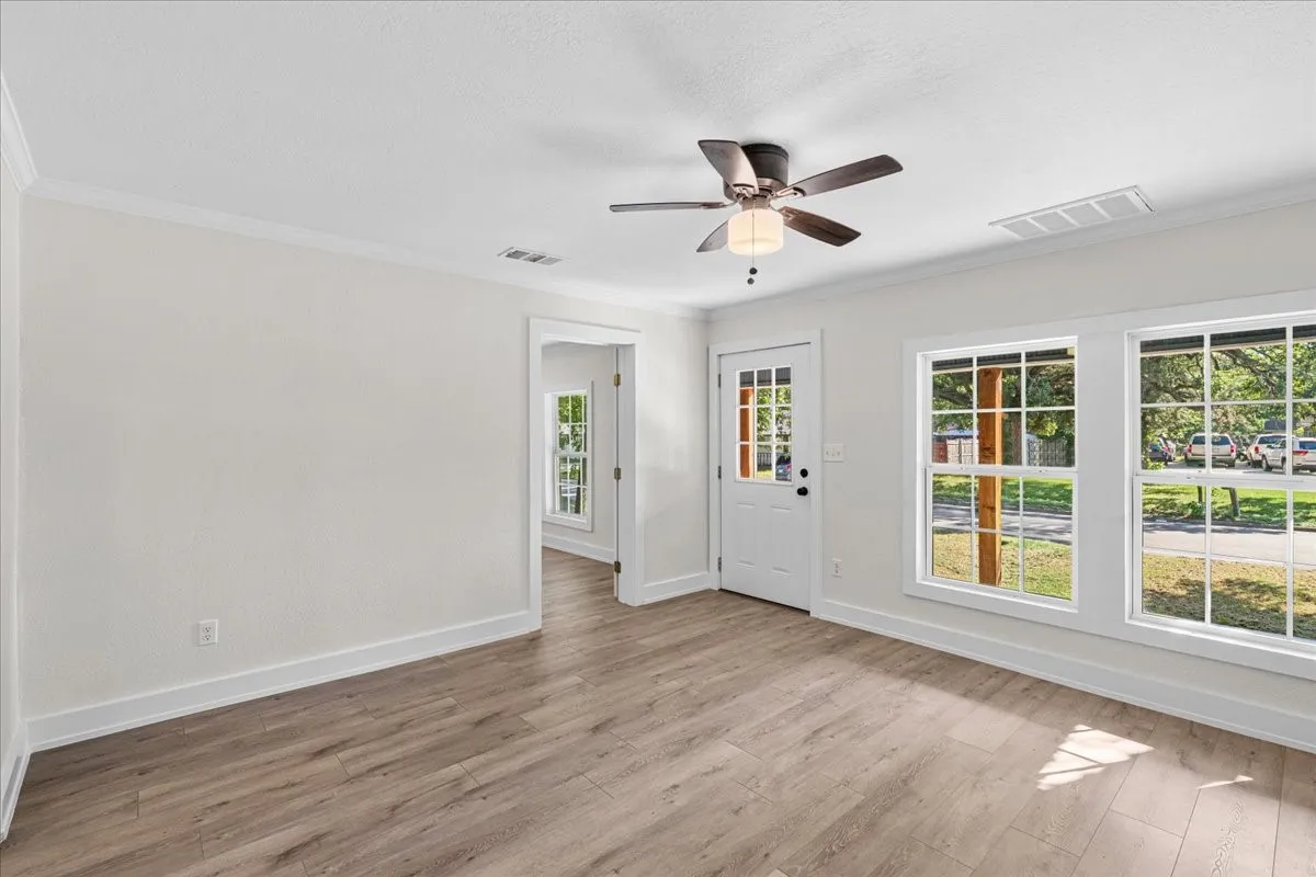 Single Family Residence For Sale in Navarro County , 1325 Navarro Drive, Corsicana, Texas 75110, 3 Bedrooms, 2 Bathrooms, Garage spaces, 1,172 Sqft, built in 1920, Price $189,999, mls#21270323, Real Estate Agent in Corsicana, Homes For Sale in Navarro county, Homes For Sale in Corsicana, Realtor in Corsicana Texas, Real Estate Brokerage Independent Realty Texas, Luminita Cordes Realtor
