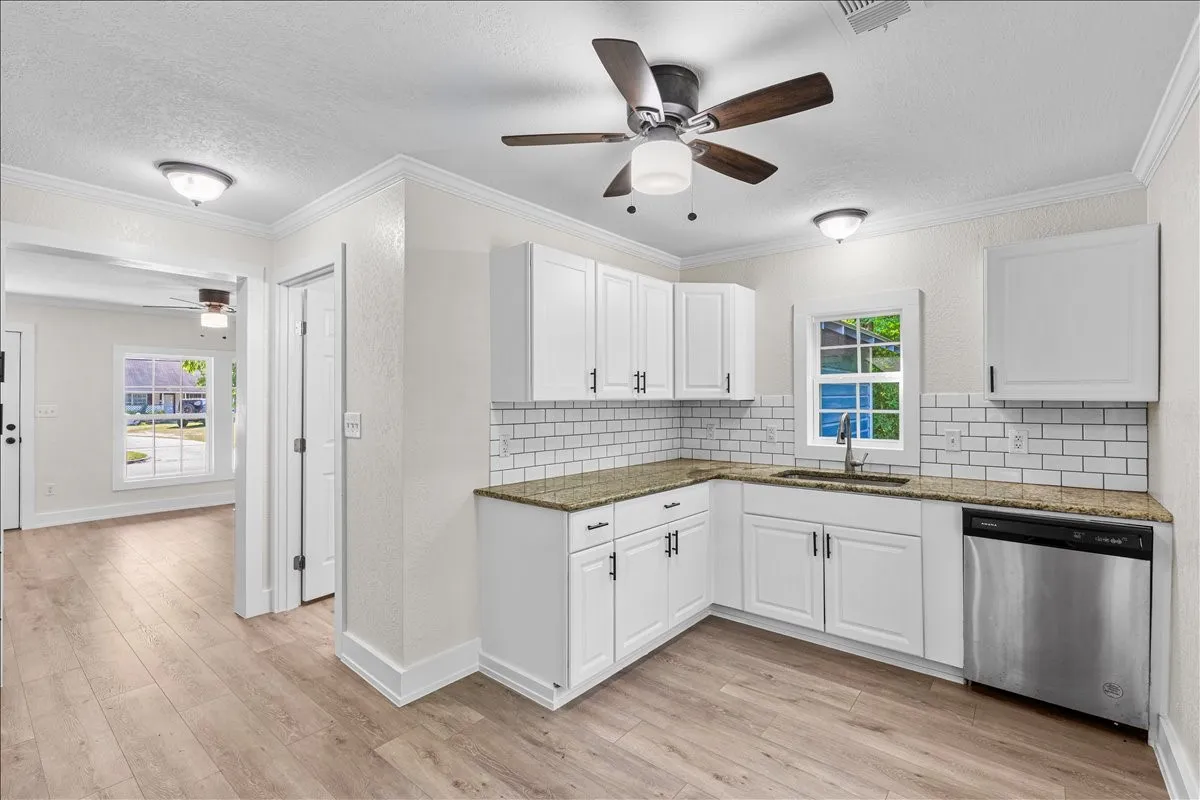 Single Family Residence For Sale in Navarro County , 1325 Navarro Drive, Corsicana, Texas 75110, 3 Bedrooms, 2 Bathrooms, Garage spaces, 1,172 Sqft, built in 1920, Price $189,999, mls#21270323, Real Estate Agent in Corsicana, Homes For Sale in Navarro county, Homes For Sale in Corsicana, Realtor in Corsicana Texas, Real Estate Brokerage Independent Realty Texas, Luminita Cordes Realtor