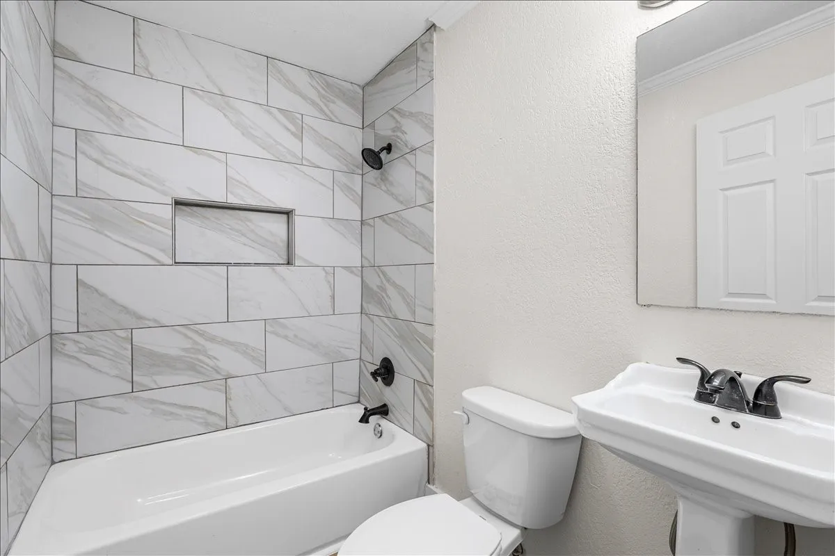 Single Family Residence For Sale in Navarro County , 1325 Navarro Drive, Corsicana, Texas 75110, 3 Bedrooms, 2 Bathrooms, Garage spaces, 1,172 Sqft, built in 1920, Price $189,999, mls#21270323, Real Estate Agent in Corsicana, Homes For Sale in Navarro county, Homes For Sale in Corsicana, Realtor in Corsicana Texas, Real Estate Brokerage Independent Realty Texas, Luminita Cordes Realtor