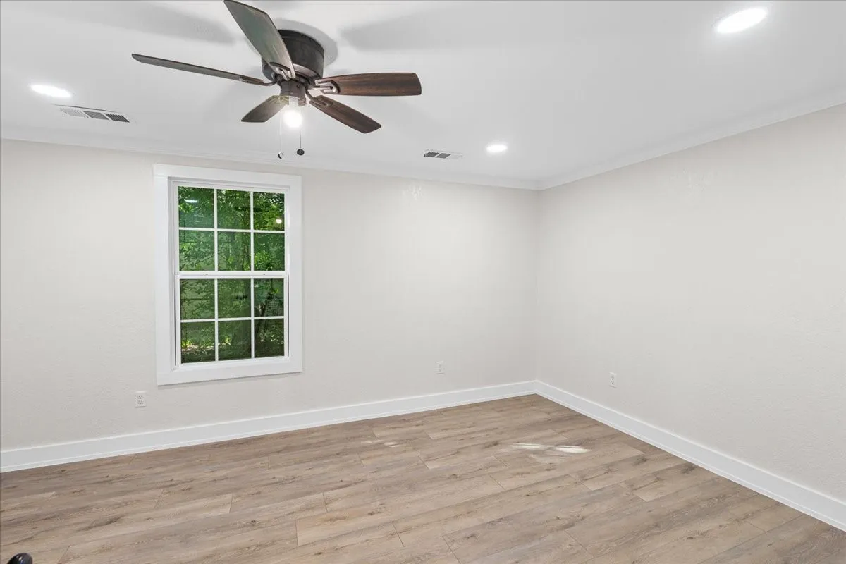 Single Family Residence For Sale in Navarro County , 1325 Navarro Drive, Corsicana, Texas 75110, 3 Bedrooms, 2 Bathrooms, Garage spaces, 1,172 Sqft, built in 1920, Price $189,999, mls#21270323, Real Estate Agent in Corsicana, Homes For Sale in Navarro county, Homes For Sale in Corsicana, Realtor in Corsicana Texas, Real Estate Brokerage Independent Realty Texas, Luminita Cordes Realtor