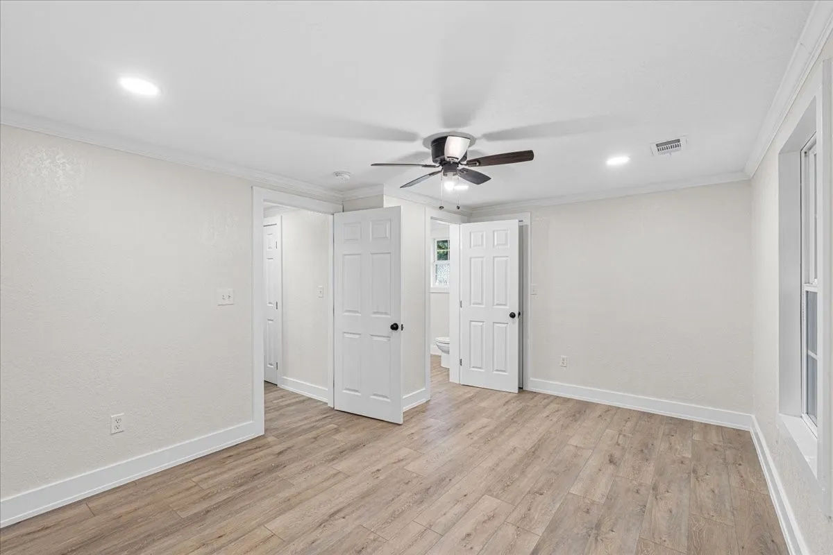 Single Family Residence For Sale in Navarro County , 1325 Navarro Drive, Corsicana, Texas 75110, 3 Bedrooms, 2 Bathrooms, Garage spaces, 1,172 Sqft, built in 1920, Price $189,999, mls#21270323, Real Estate Agent in Corsicana, Homes For Sale in Navarro county, Homes For Sale in Corsicana, Realtor in Corsicana Texas, Real Estate Brokerage Independent Realty Texas, Luminita Cordes Realtor